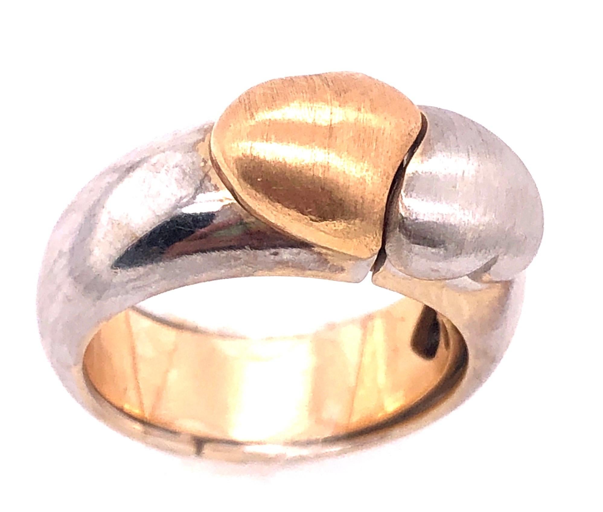18 Karat Two Tone Matte Gold Heart Fashion Ring.
Size 4.75
10.67 grams total weight.