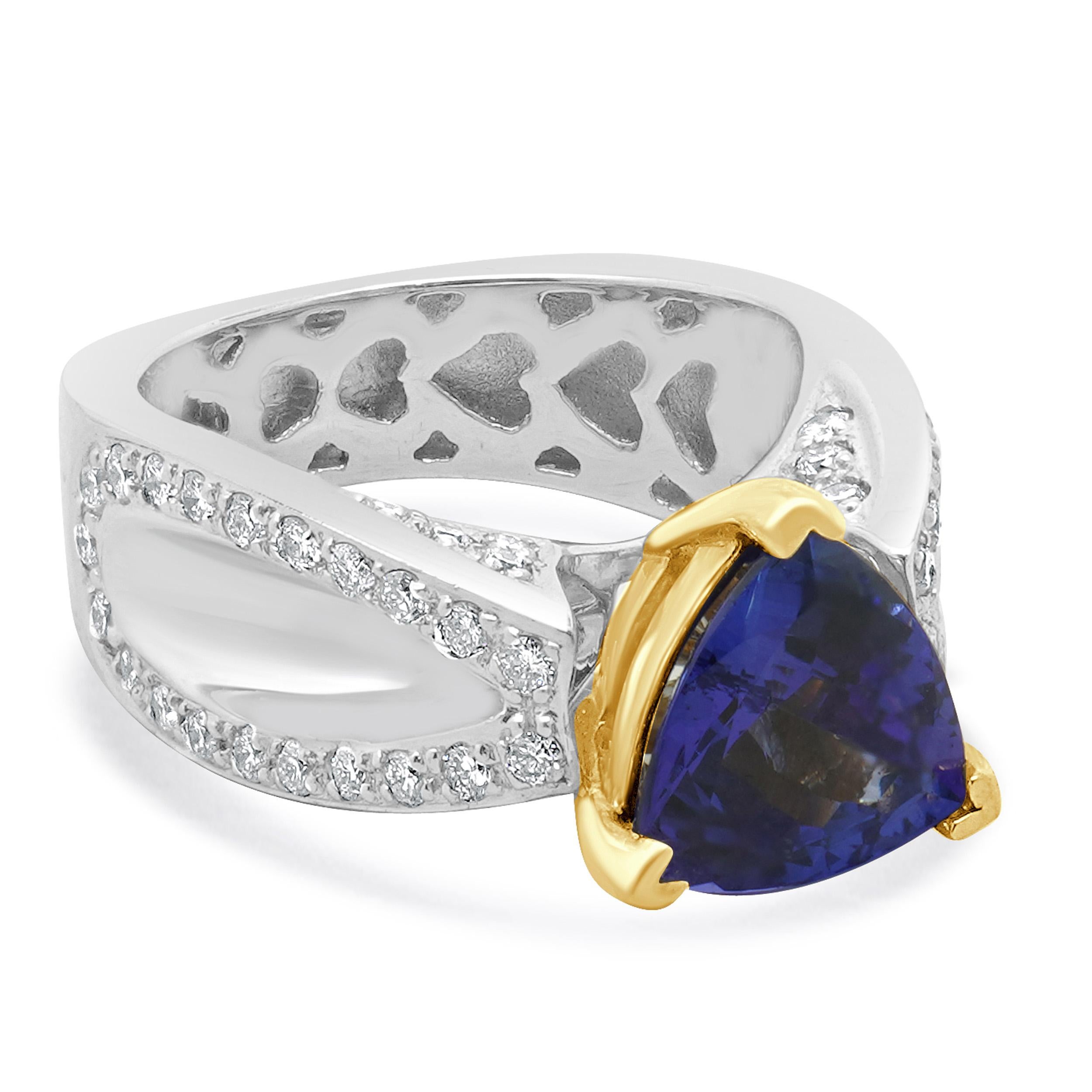 18 Karat zweifarbiger Tansanit und Diamant Ring im Zustand „Hervorragend“ im Angebot in Scottsdale, AZ