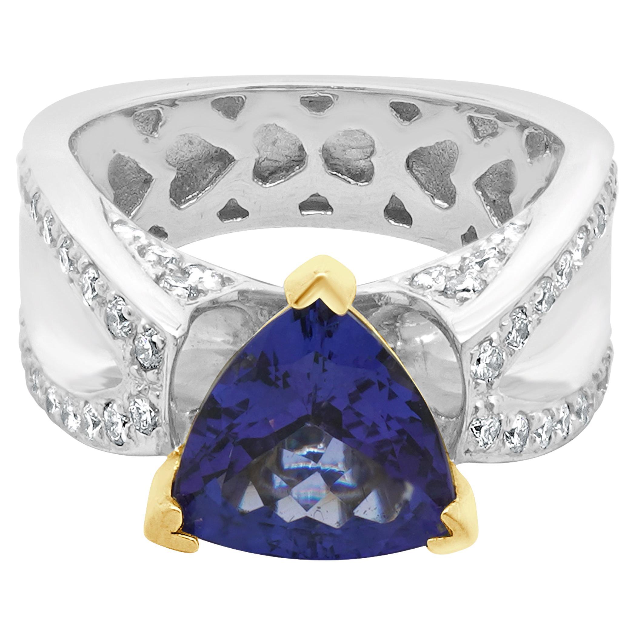 18 Karat zweifarbiger Tansanit und Diamant Ring im Angebot