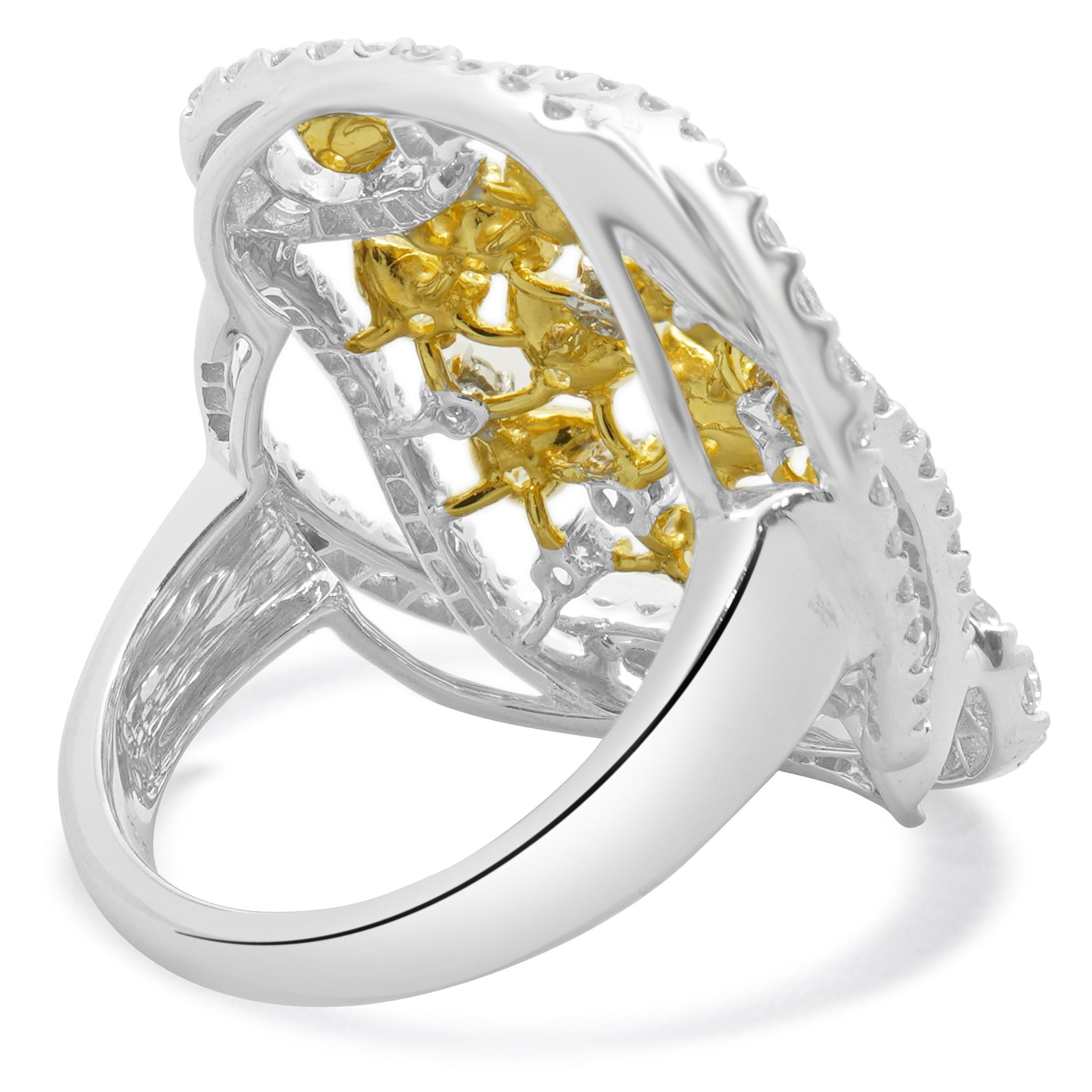 Anello a grappolo di diamanti bianchi e gialli bicolore 18 carati In condizioni ottime in vendita a Scottsdale, AZ