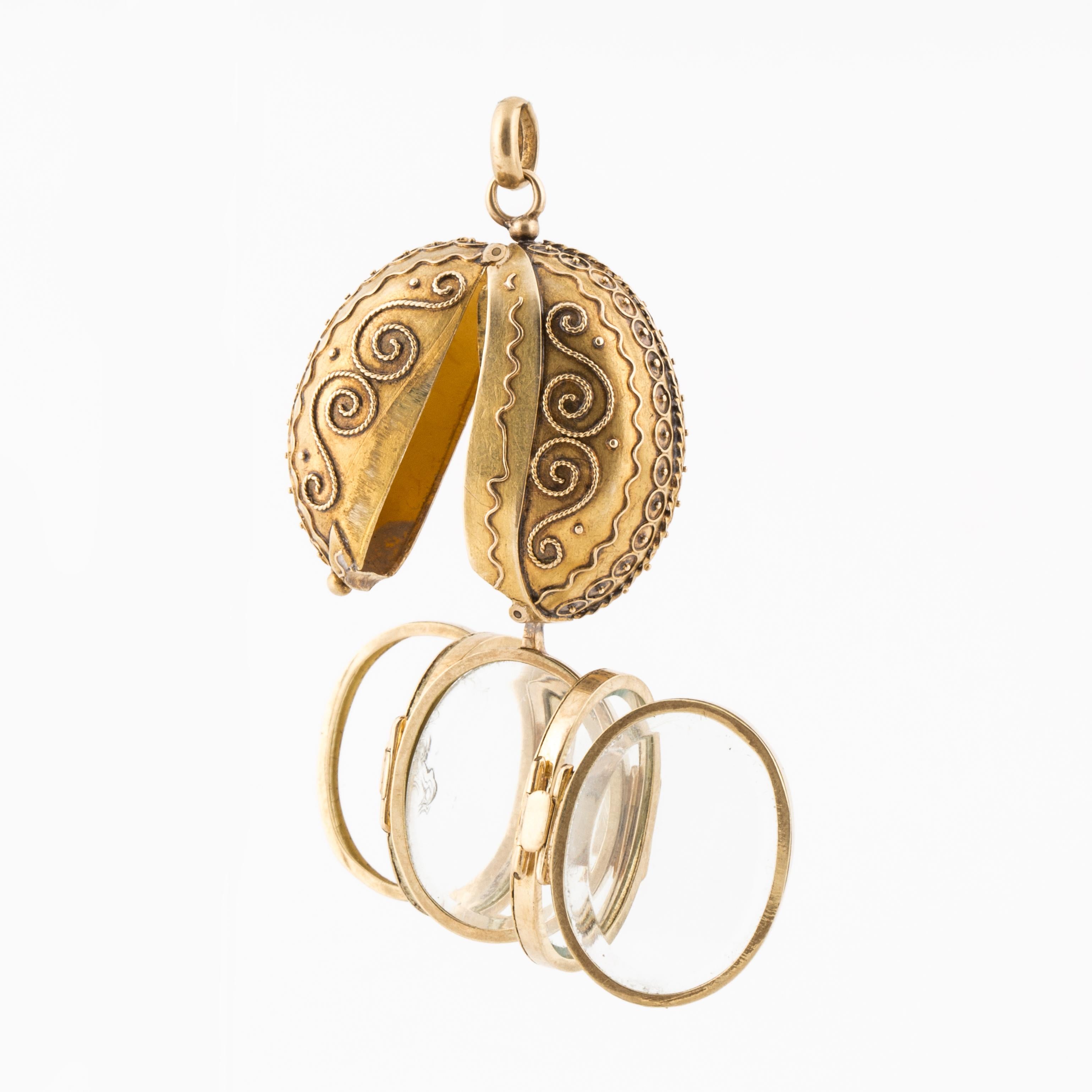 Viktorianisches etruskisches Medaillon mit fünf Schlitzen in 18K Gold im Zustand „Gut“ im Angebot in Houston, TX