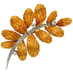18 Karat Vintage .50 Carat Diamond Raised Curling Leaf 3D Brooch Pin