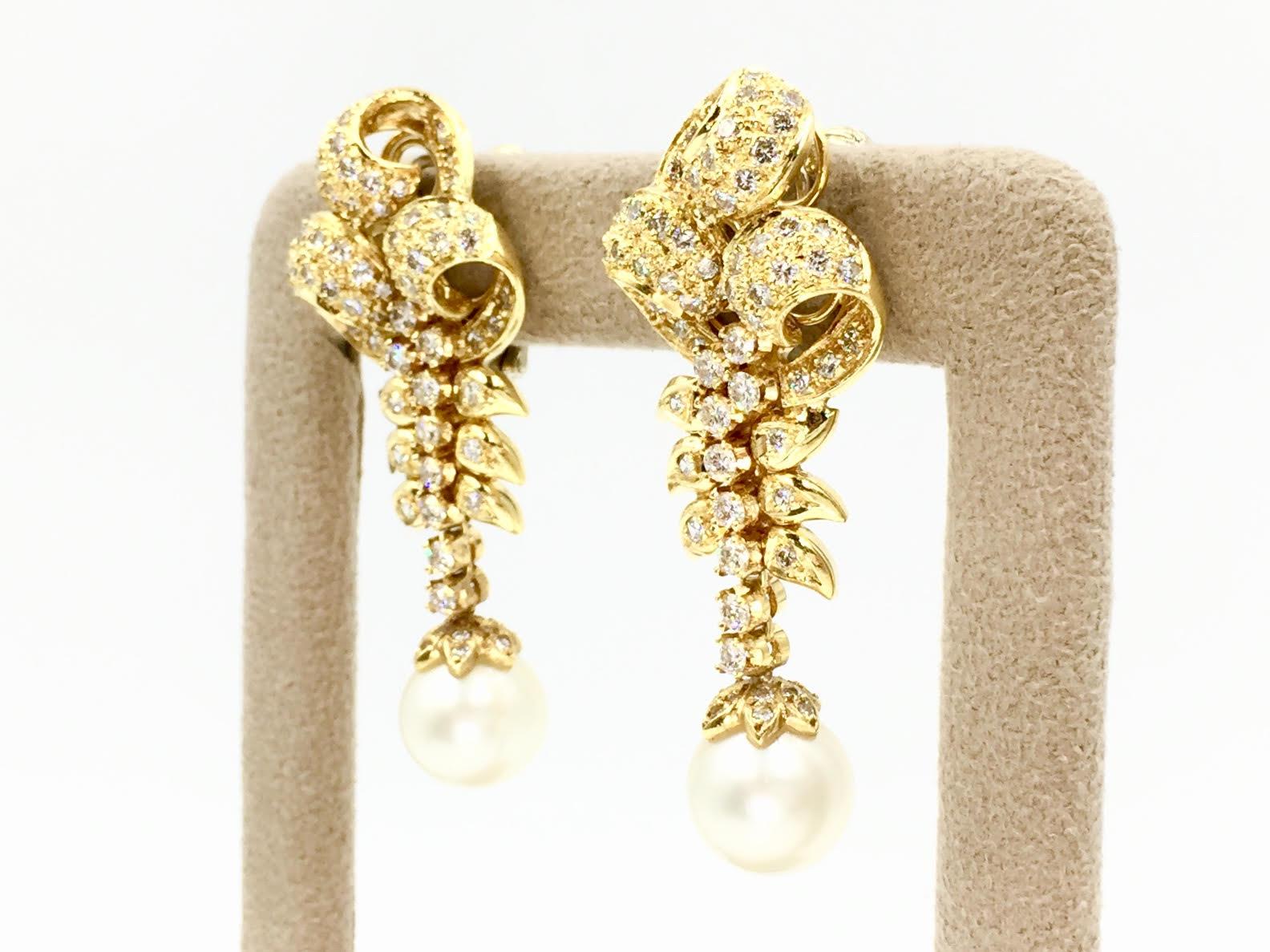 18 Karat Vintage Diamond and Pearl Drop Earrings In Excellent Condition For Sale In Pikesville, MD