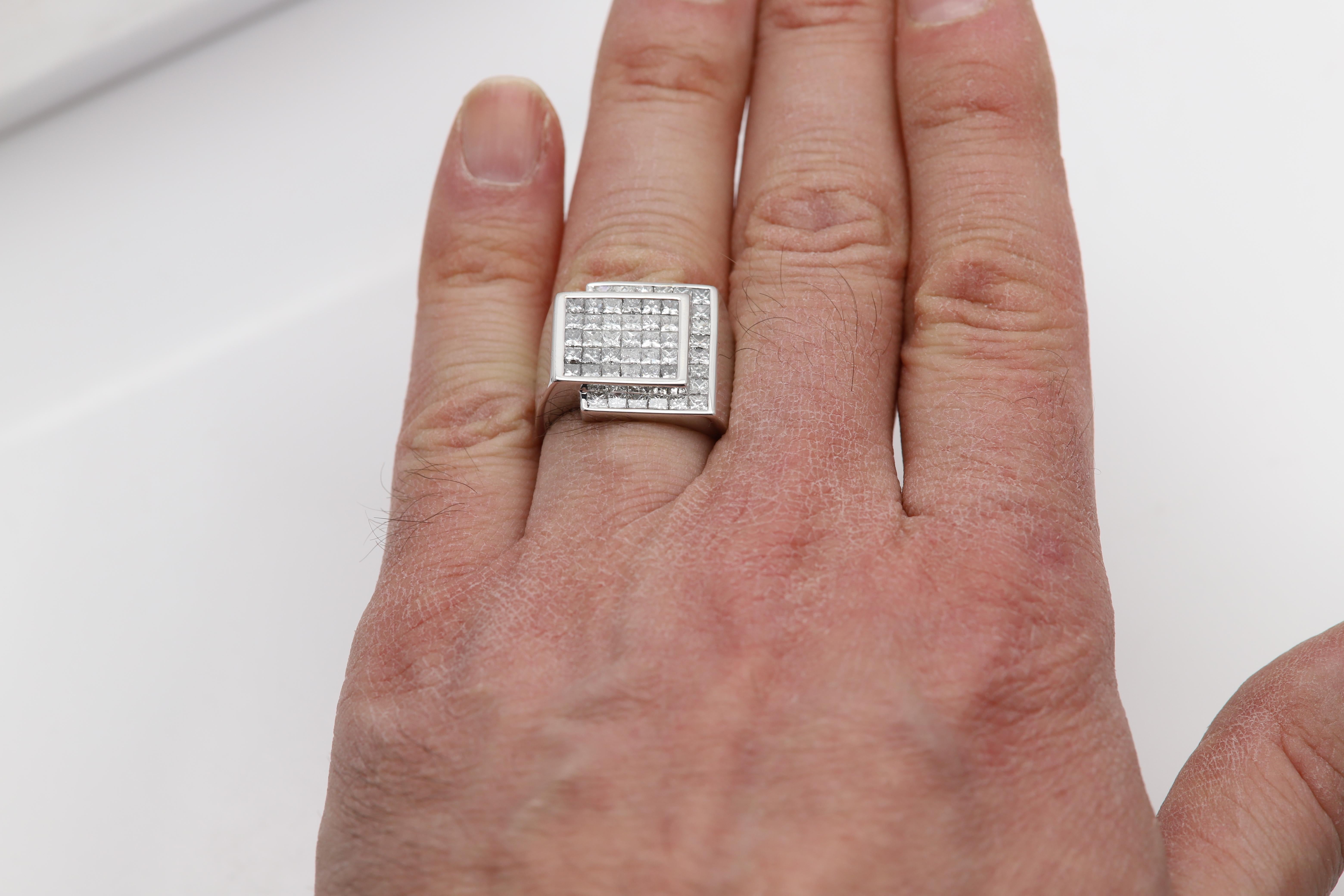 18 Karat Vintage Herren Großer Diamantring Großer Cluster in unsichtbarer Fassung Großer Diamantring im Zustand „Gut“ im Angebot in Brooklyn, NY