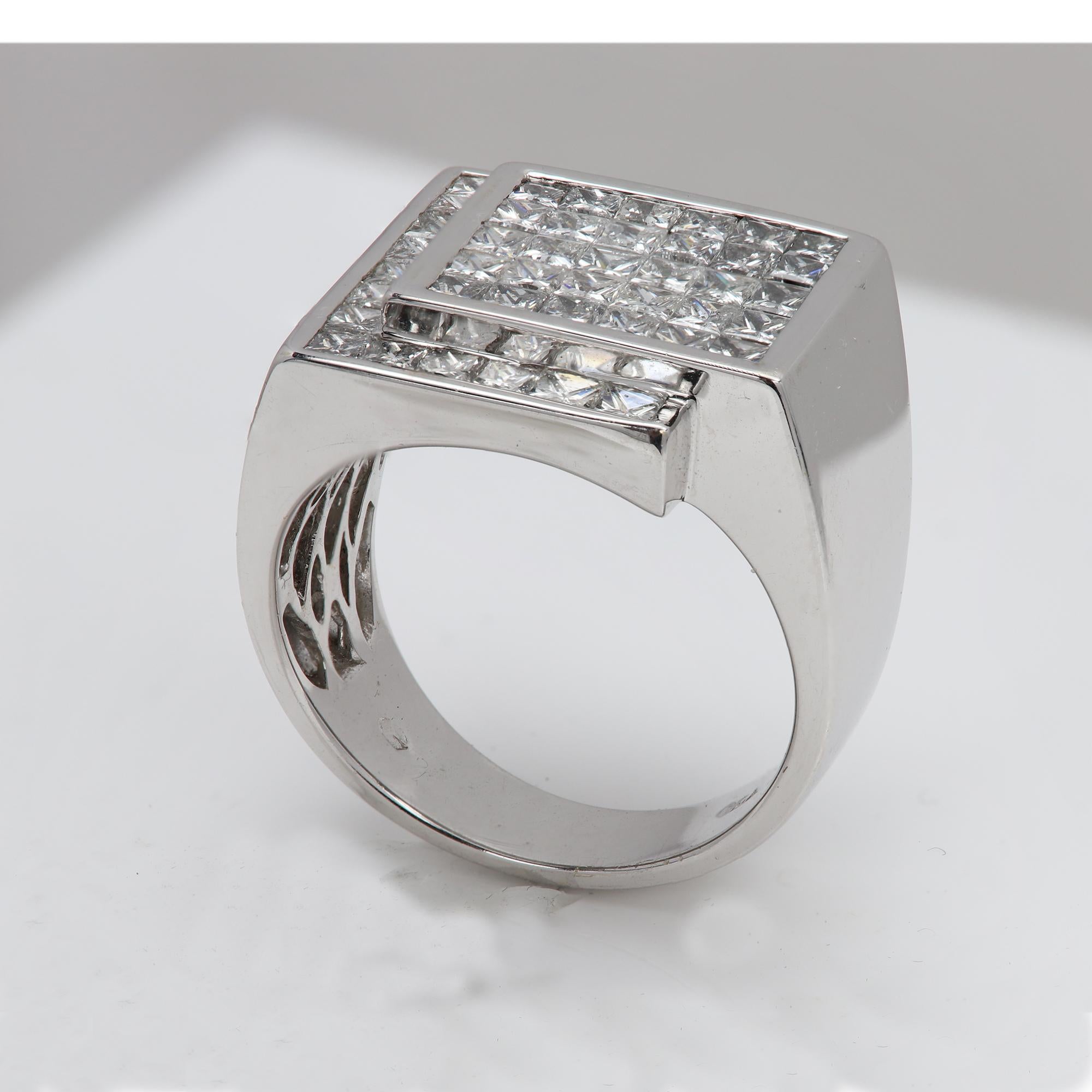 18 Karat Vintage Herren Großer Diamantring Großer Cluster in unsichtbarer Fassung Großer Diamantring im Angebot 3