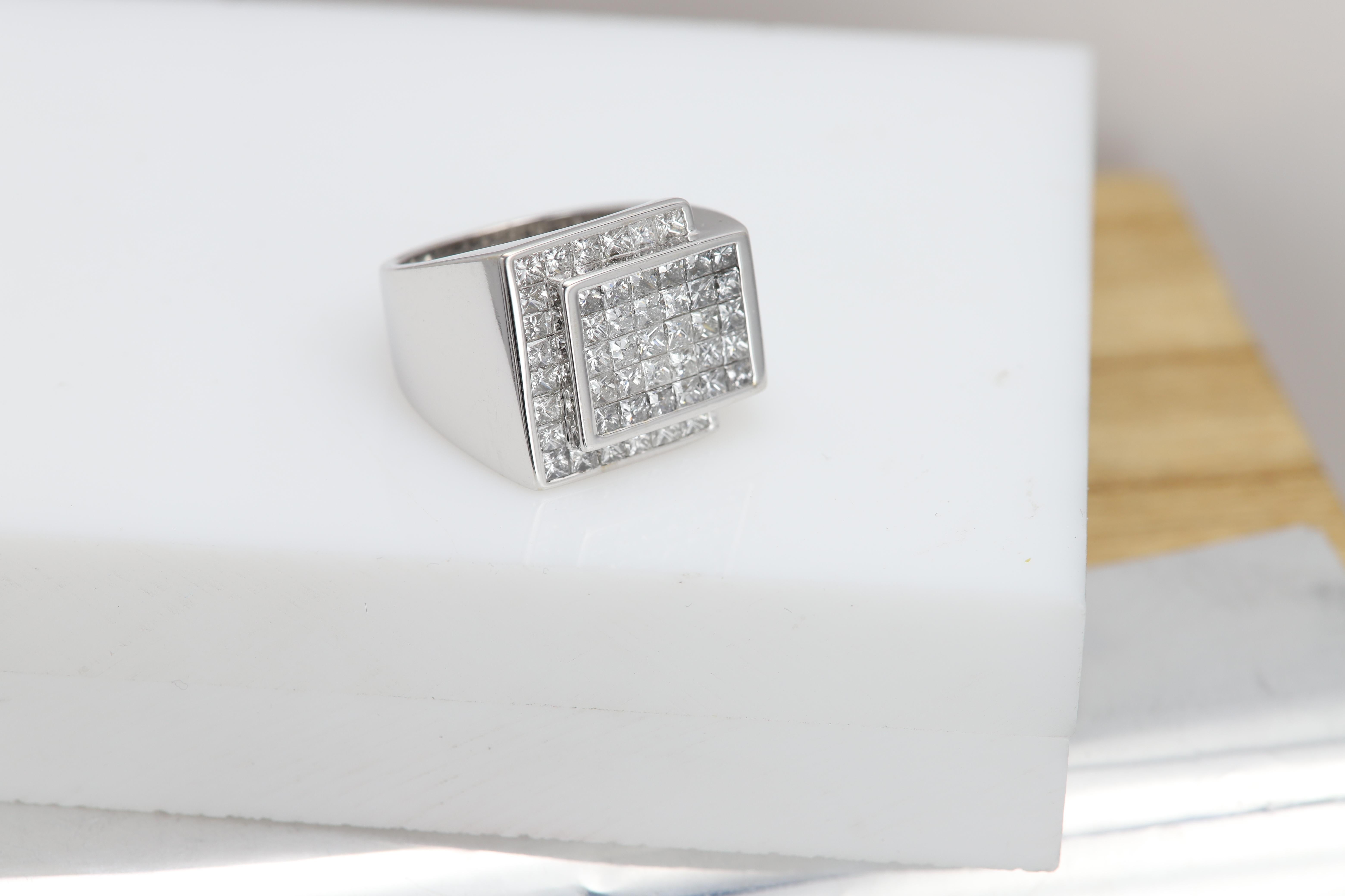 18 Karat Vintage Herren Großer Diamantring Großer Cluster in unsichtbarer Fassung Großer Diamantring im Angebot 4