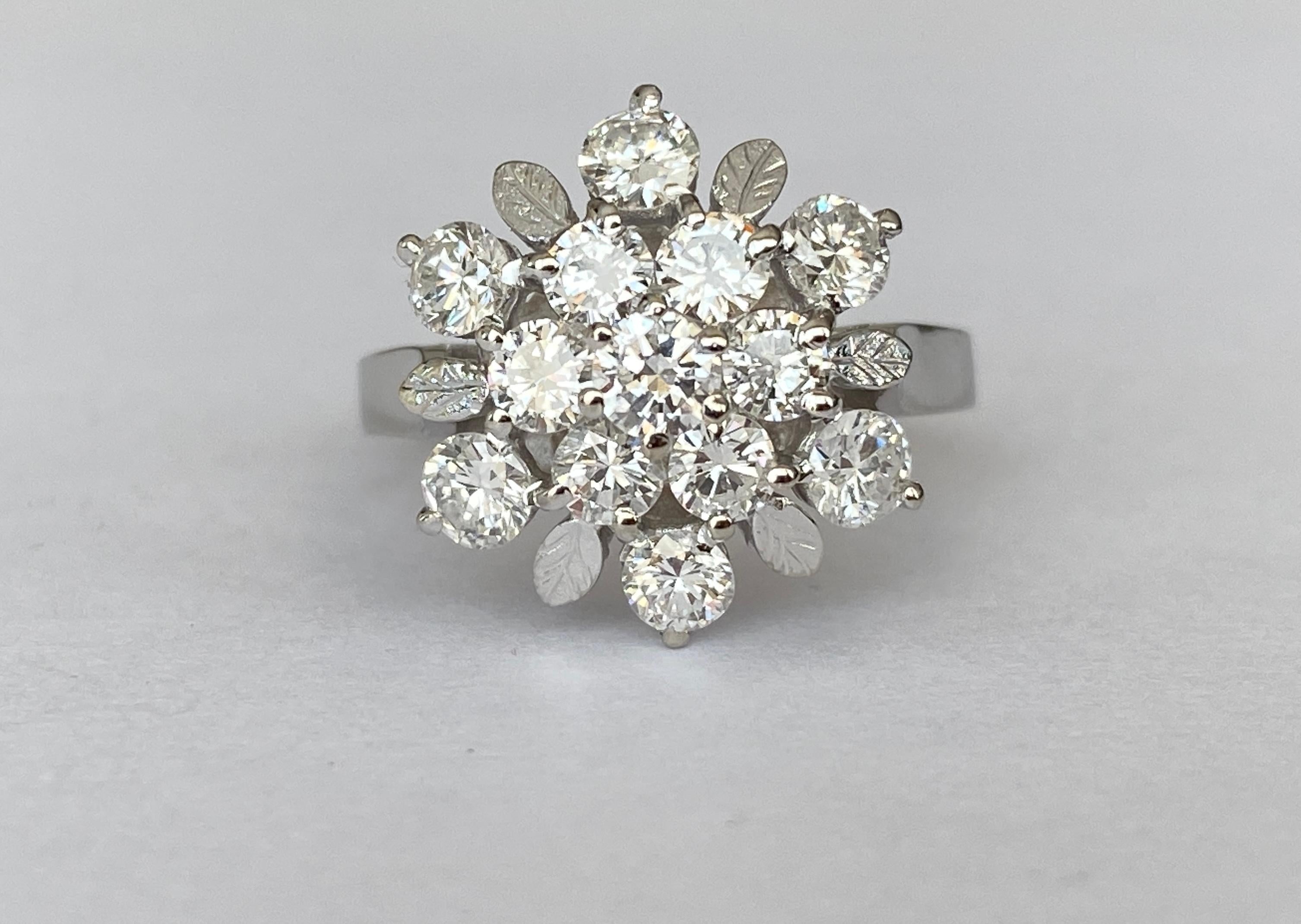 18 Karat Vintage Weißgold Cocktail-Ring aus Weißgold mit 1,40 Karat Diamanten (Brillantschliff)