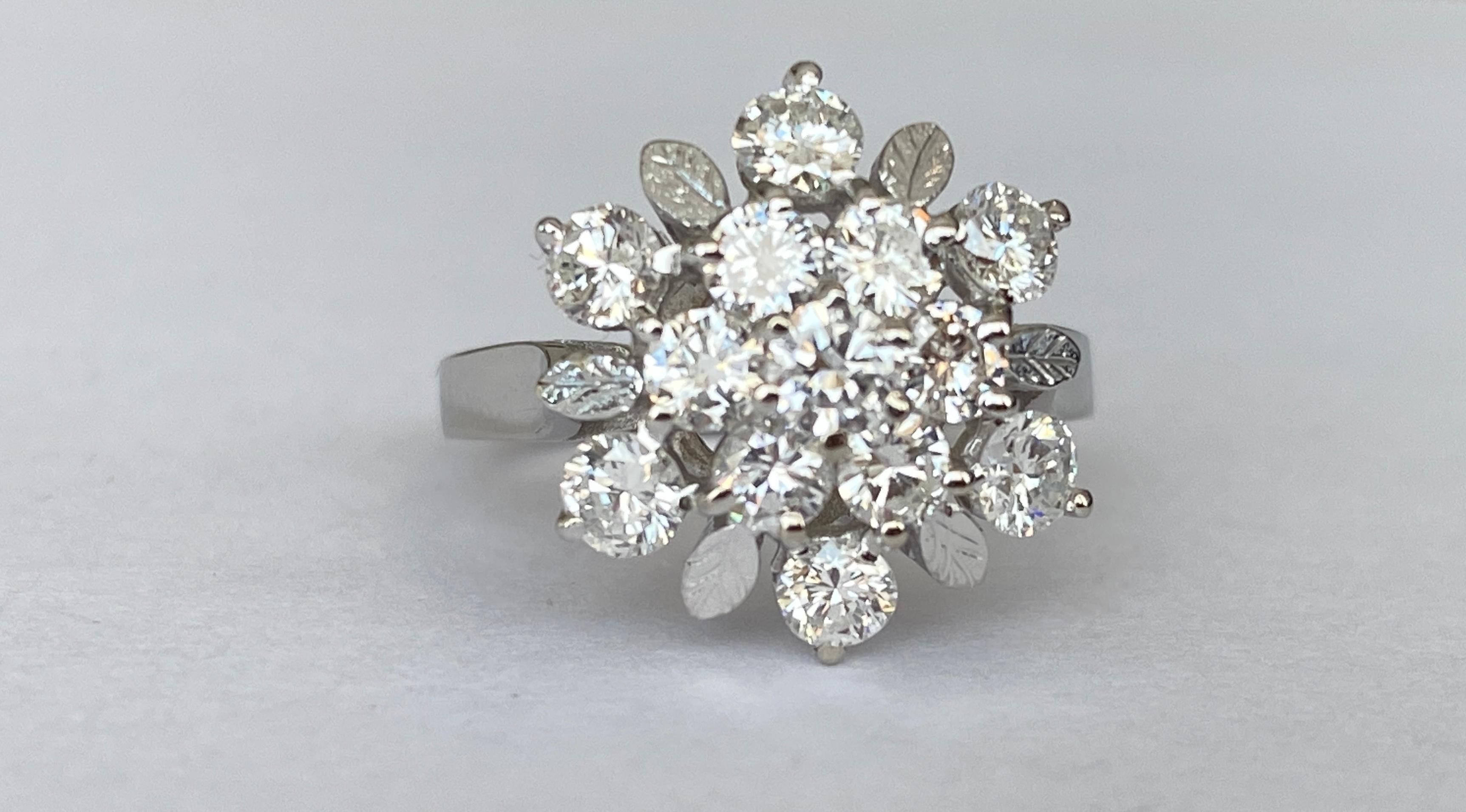 18 Karat Vintage Weißgold Cocktail-Ring aus Weißgold mit 1,40 Karat Diamanten für Damen oder Herren
