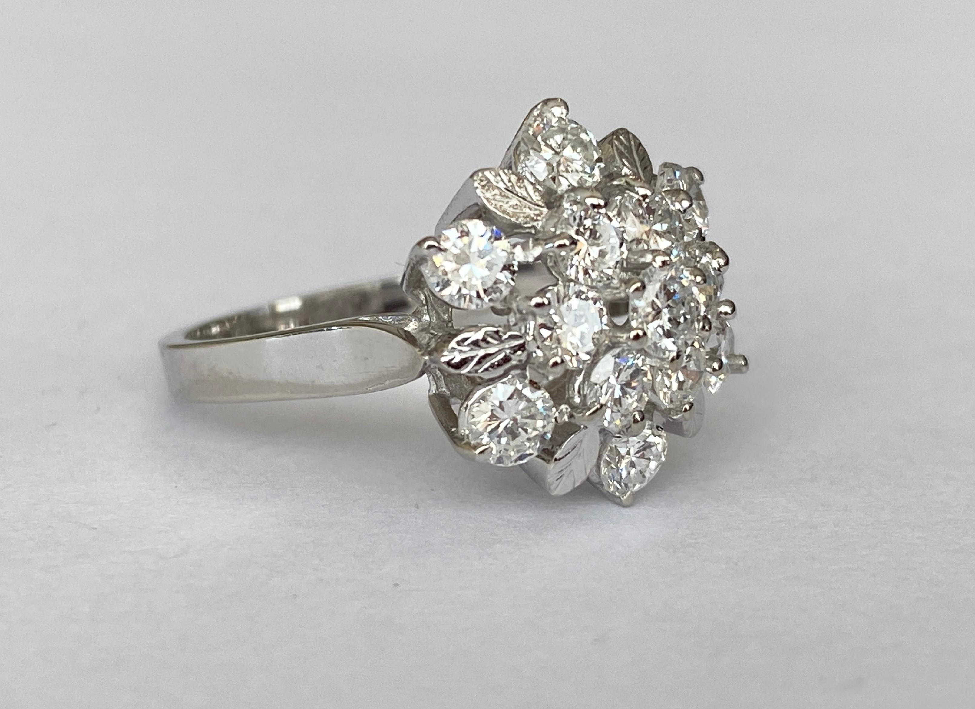 18 Karat Vintage Weißgold Cocktail-Ring aus Weißgold mit 1,40 Karat Diamanten 1