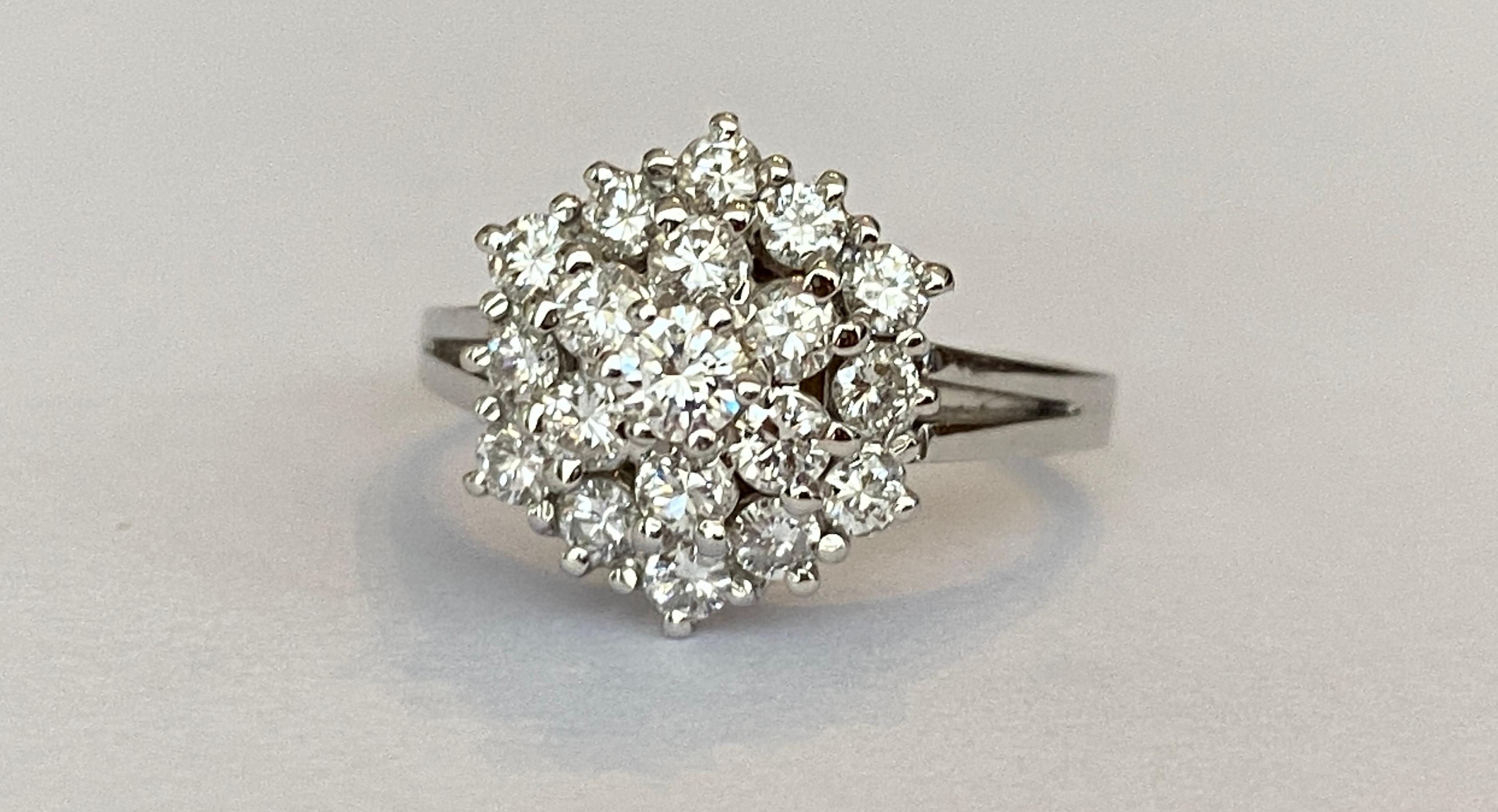 18 Karat Vintage Weißgold Cocktail-Ring aus Weißgold mit Diamanten 1