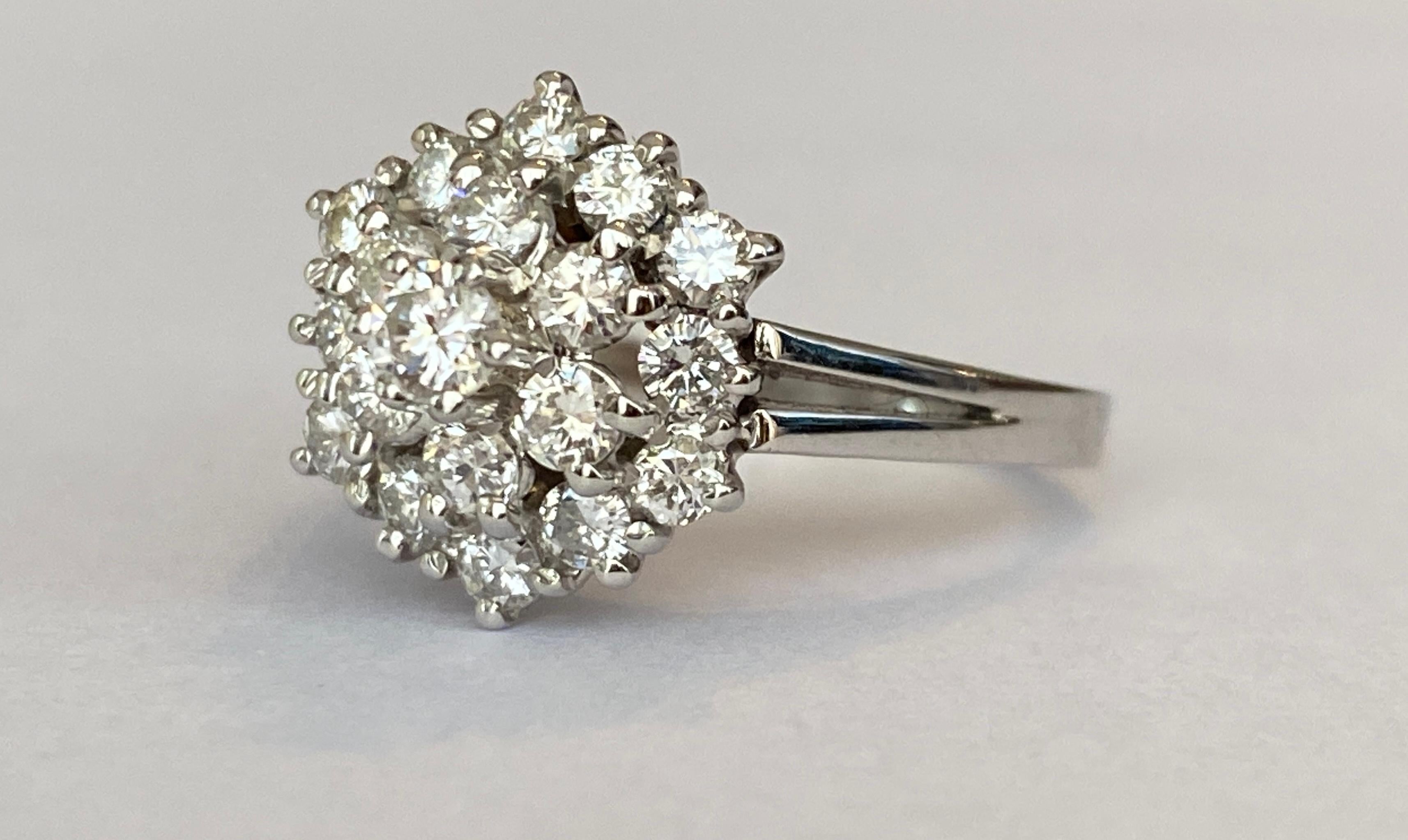18 Karat Vintage Weißgold Cocktail-Ring aus Weißgold mit Diamanten (Retro)