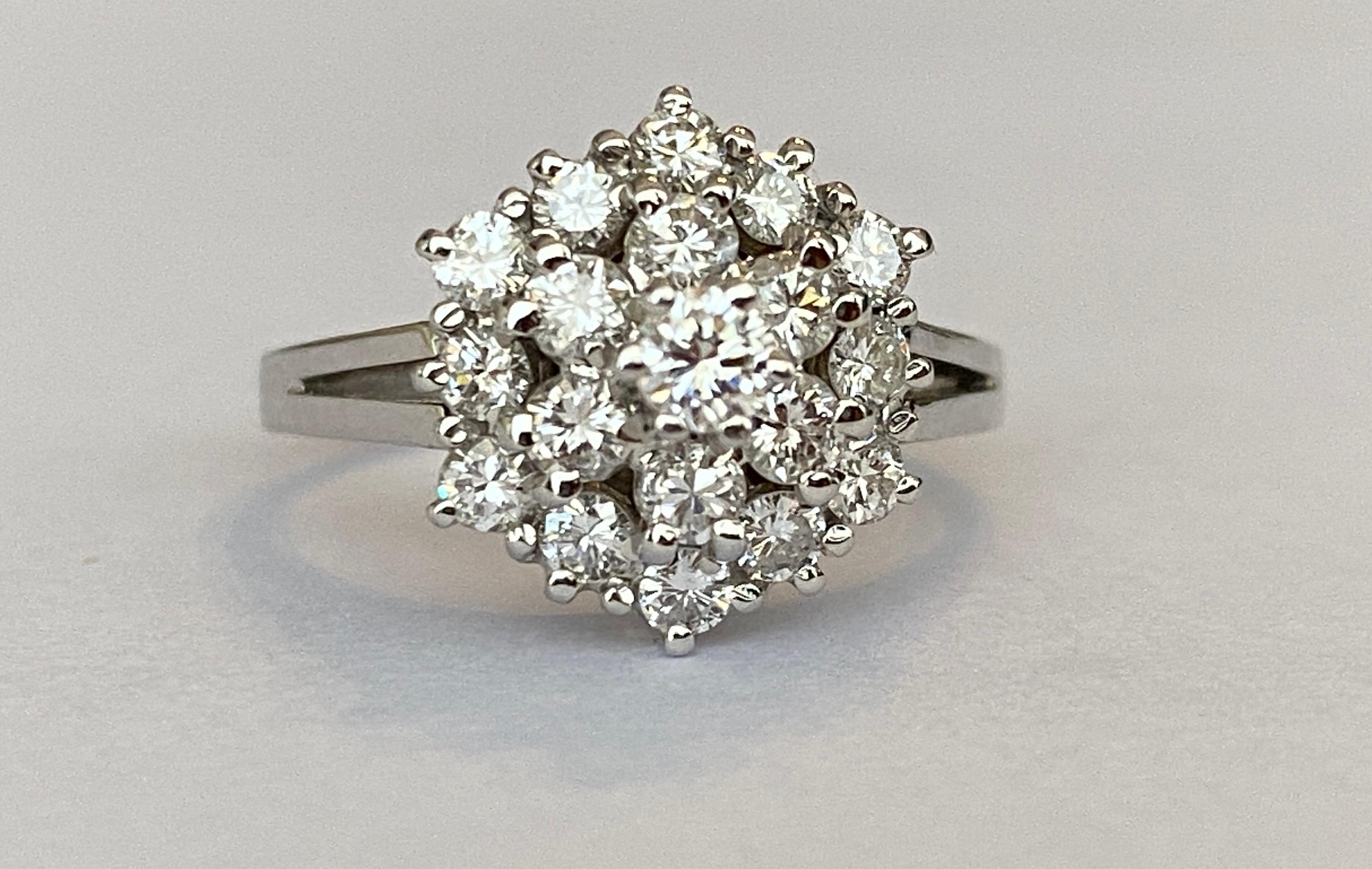 18 Karat Vintage Weißgold Cocktail-Ring aus Weißgold mit Diamanten für Damen oder Herren