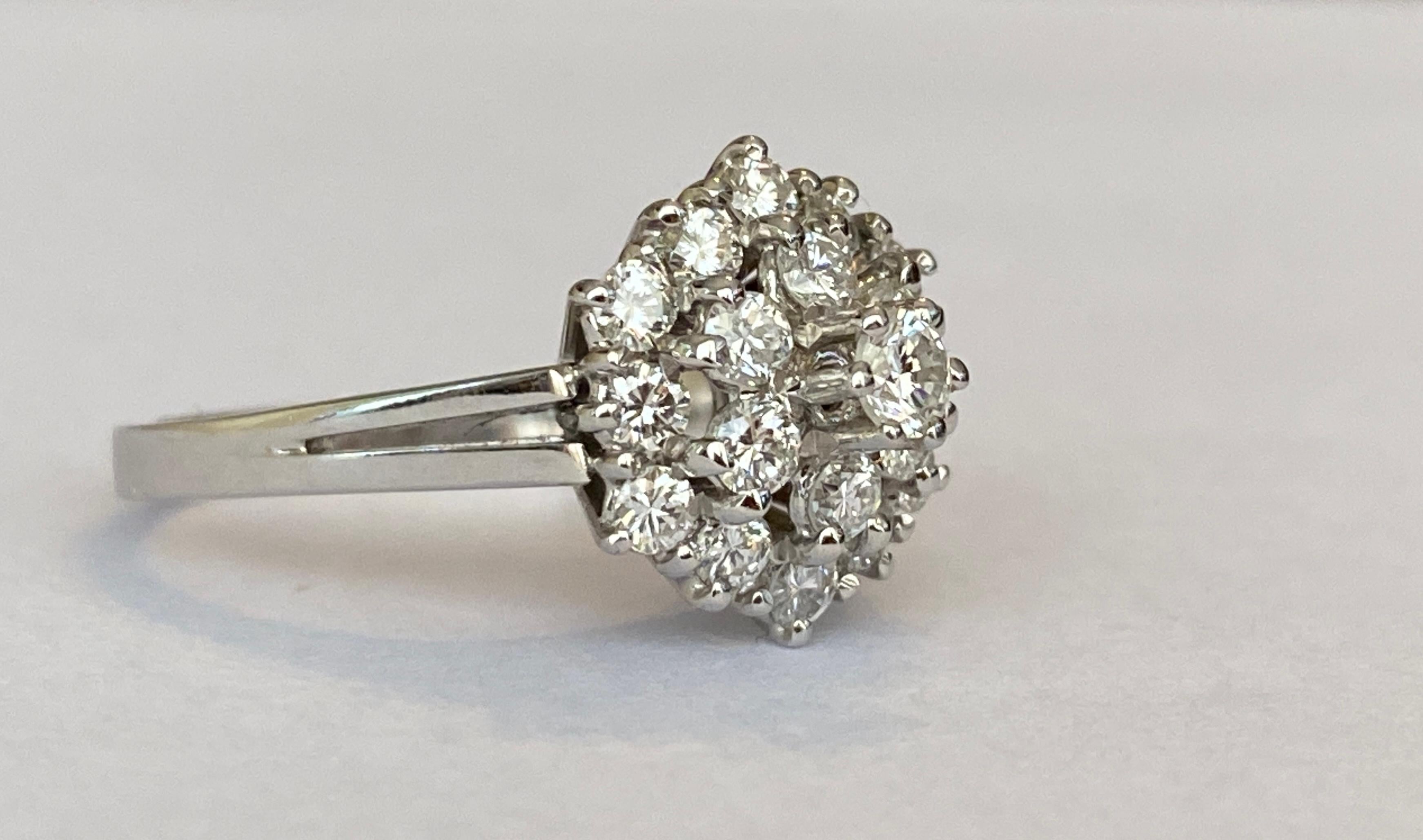 18 Karat Vintage Weißgold Cocktail-Ring aus Weißgold mit Diamanten (Brillantschliff)