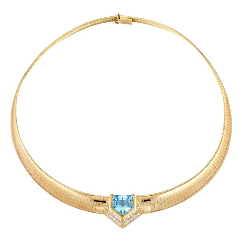 18 Karat VS Diamond Blue Topaz Omega Choker Collar Necklace For Sale