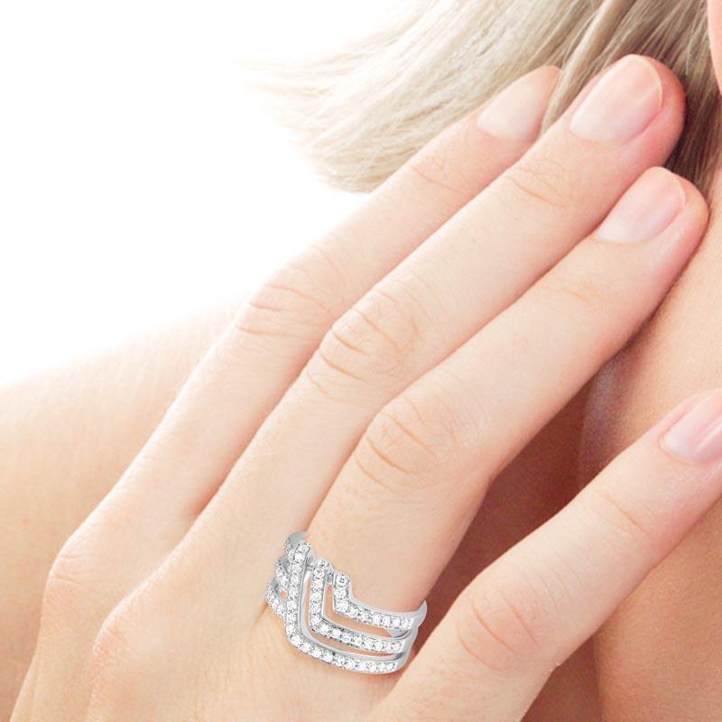 For Sale:  Hueb 18 Karat Wave White Gold Ring with Vs-Gh Diamonds 3