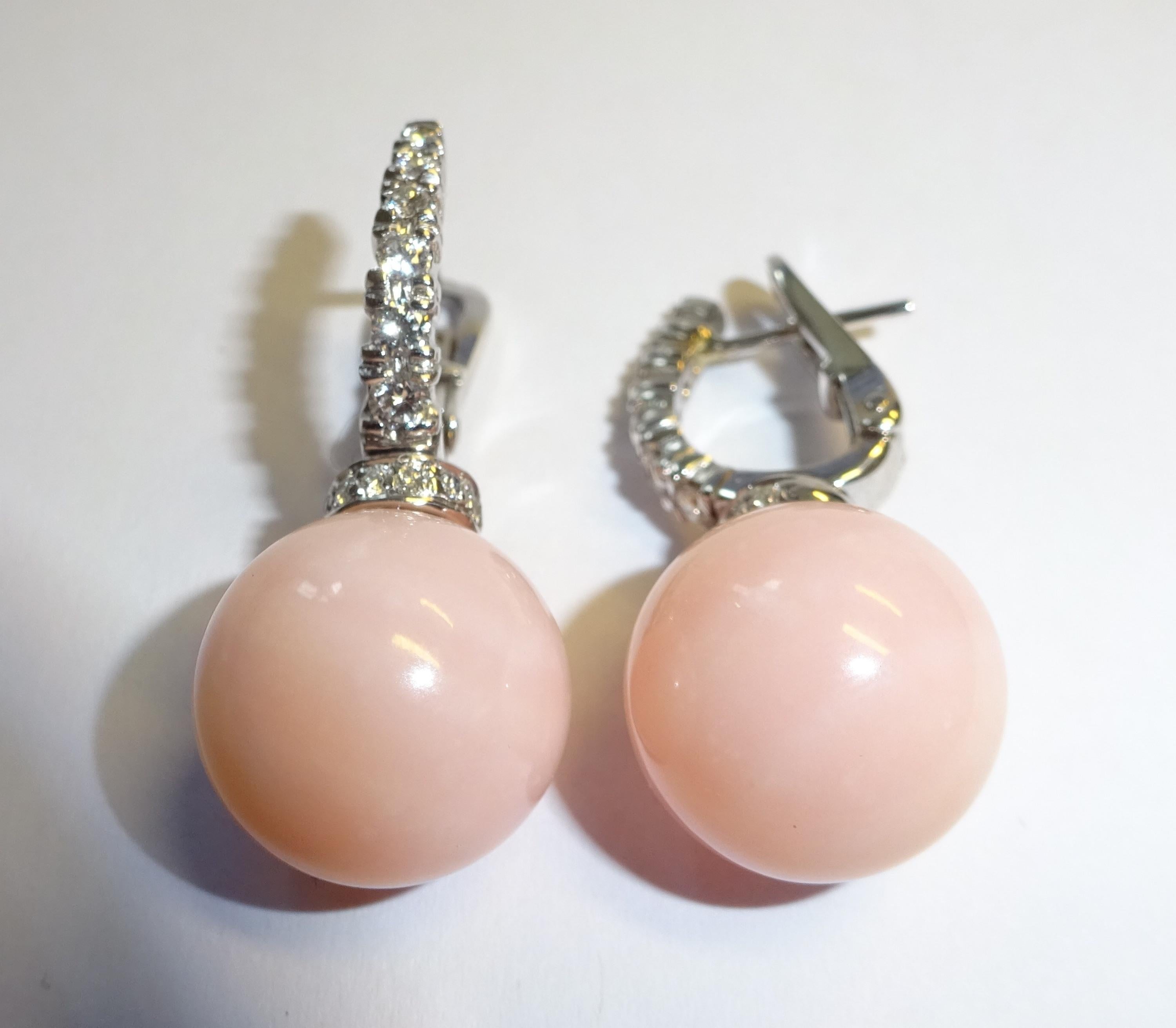 18 Karat WG and Diamond, Rose opal Dangle Earrings In New Condition For Sale In Duesseldorf, DE