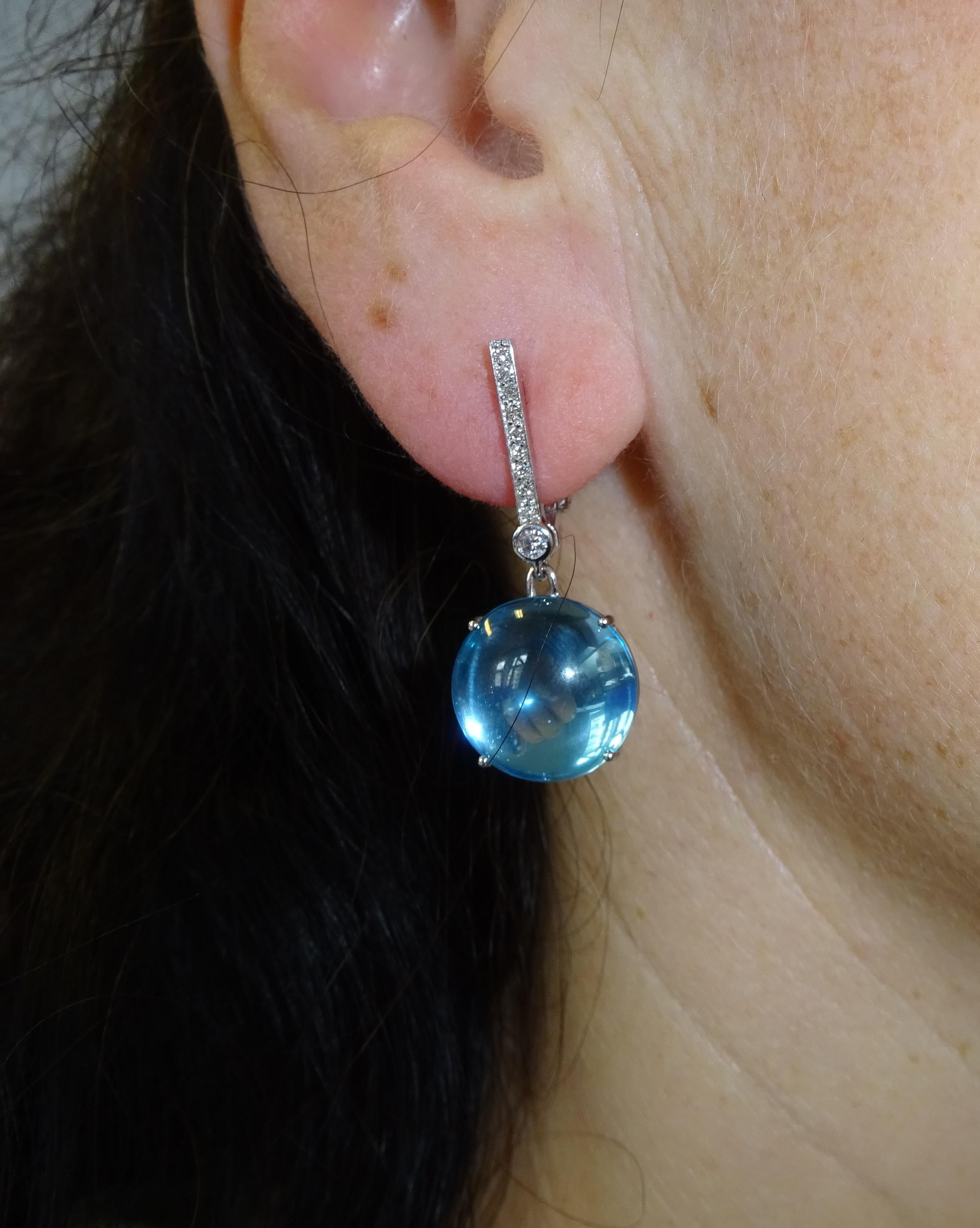 18 Karat WG Diamond and Topaz Dangle Earrings In New Condition For Sale In Duesseldorf, DE