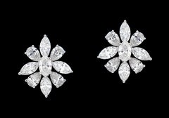 18 Karat White and Diamond Flower Shape Earring