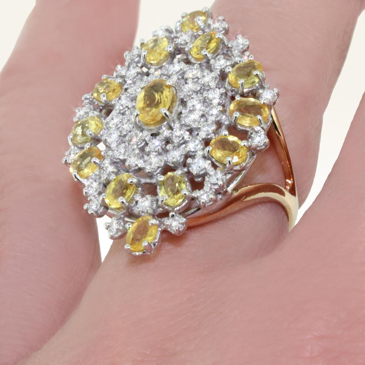 Bague cocktail en or blanc et rose 18 carats avec saphir jaune et diamant blanc Unisexe en vente