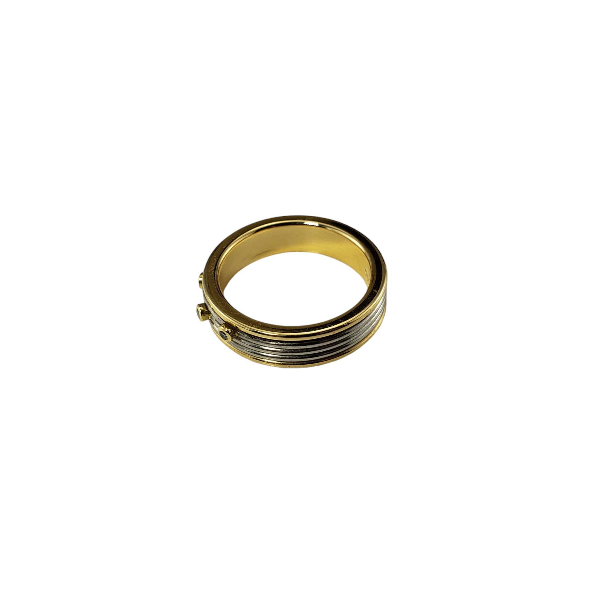 18 Karat White and Yellow Gold and Diamond Swivel Band Ring Size 6.25

This unique ring is crafted in 18K white and yellow gold and features three spinner bands in its center. Accented with three round brilliant cut diamonds.  
Width: 5