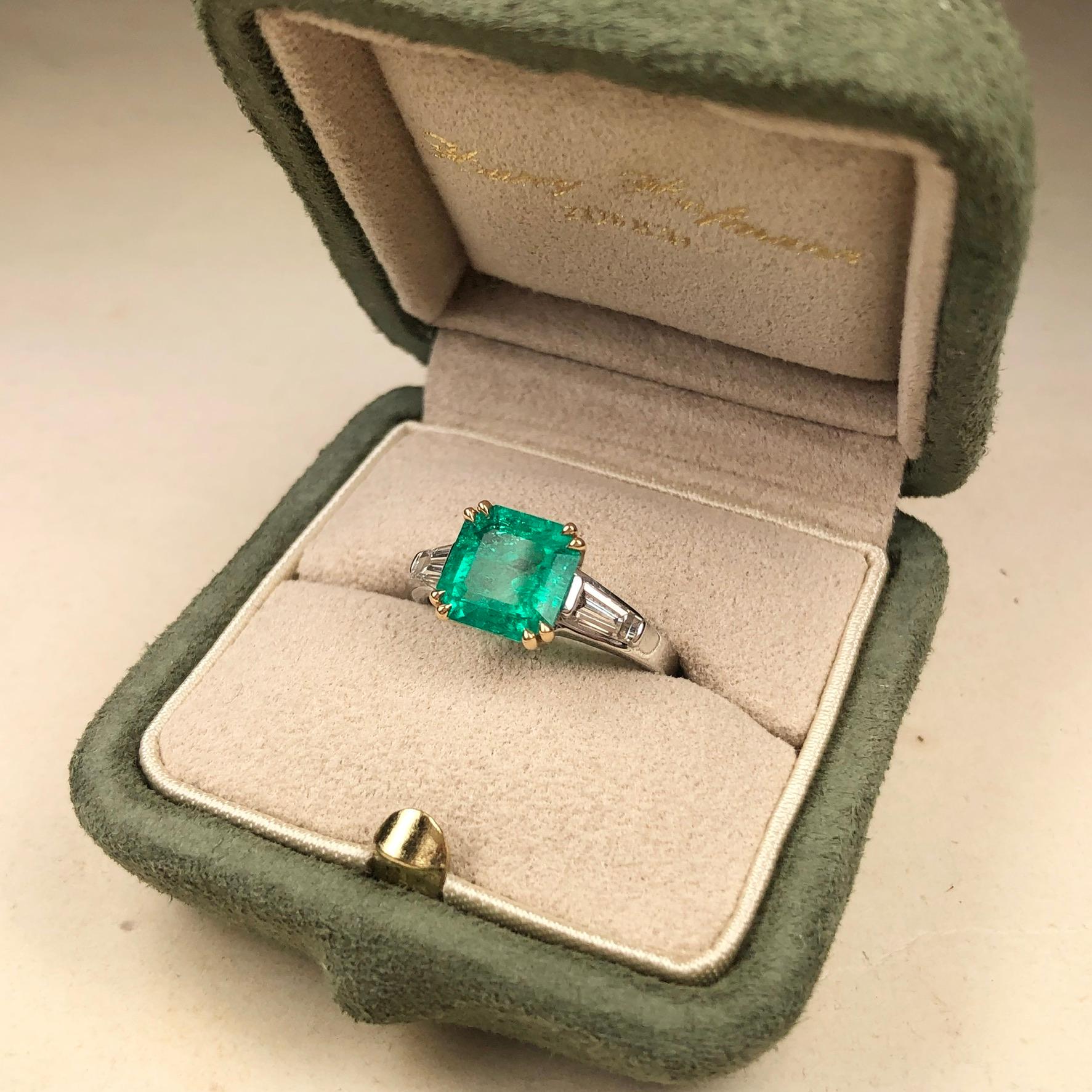 18 Karat White and Yellow Gold Emerald and Diamond Three-Stone Ring For Sale 1