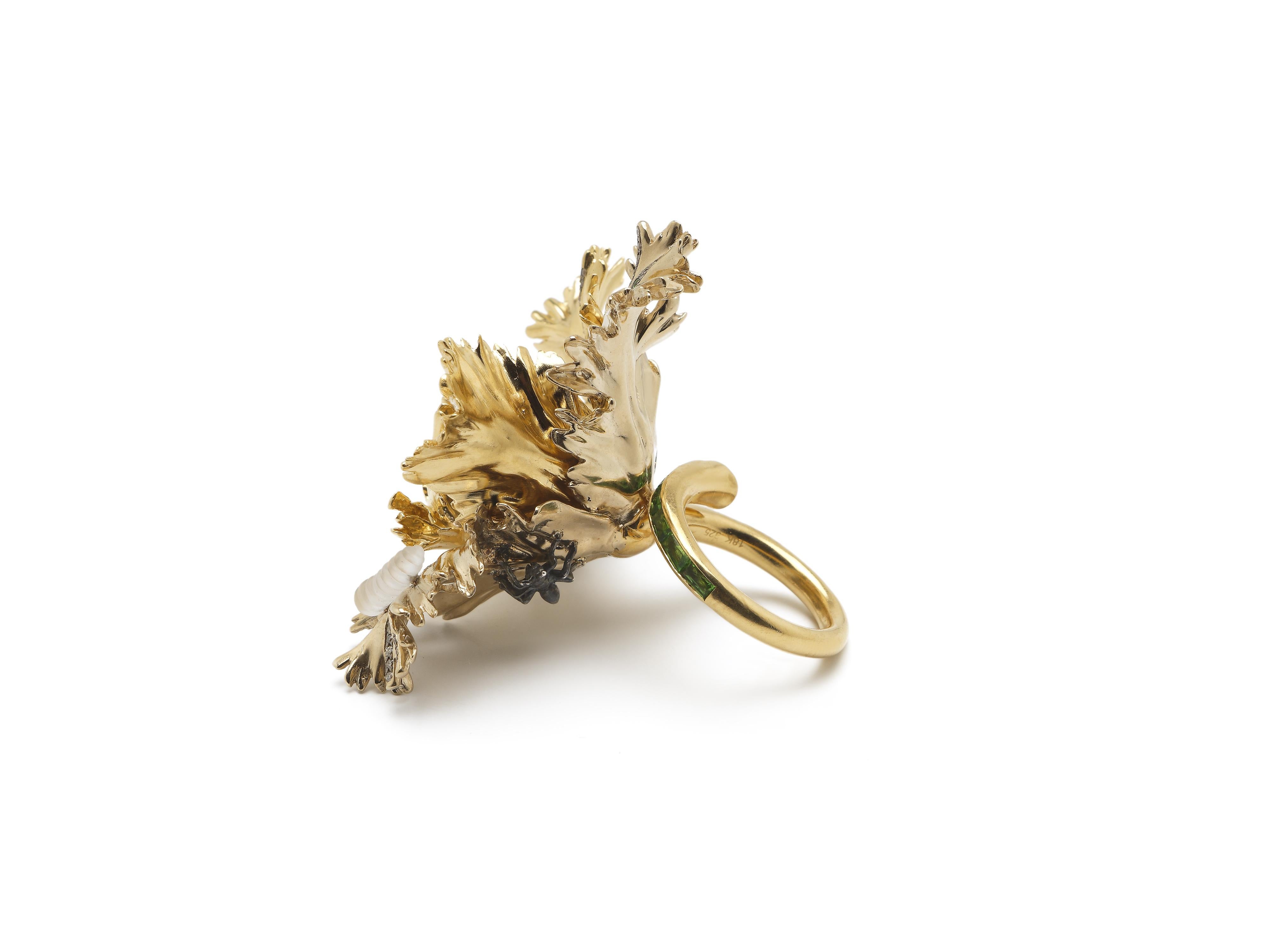 18 Karat White and Yellow Gold Parrot Tulip in White Diamond Cocktail Ring For Sale 1