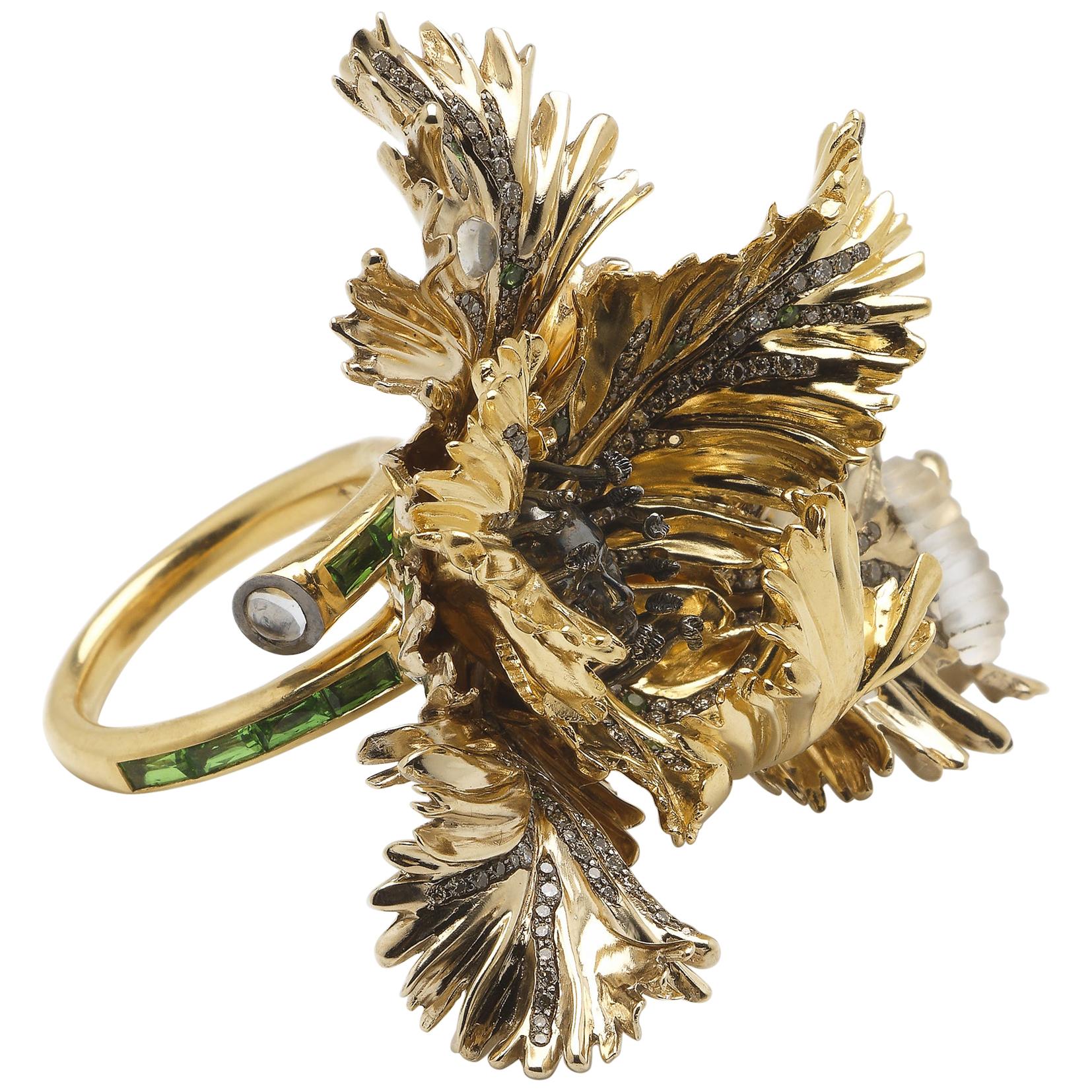 18 Karat White and Yellow Gold Parrot Tulip in White Diamond Cocktail Ring For Sale