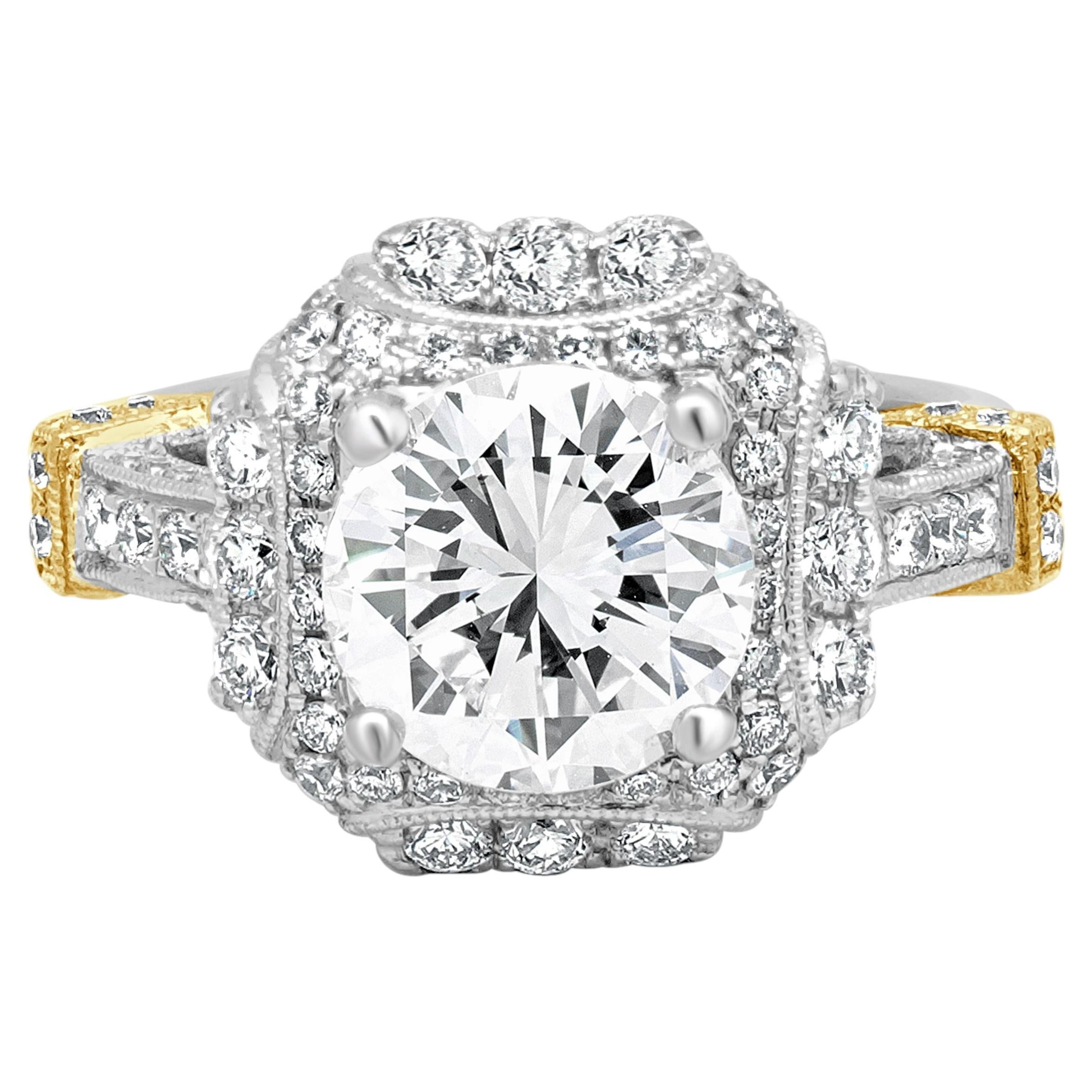 Anillo de compromiso con halo de diamantes redondos talla brillante en oro amarillo y blanco de 18 quilates