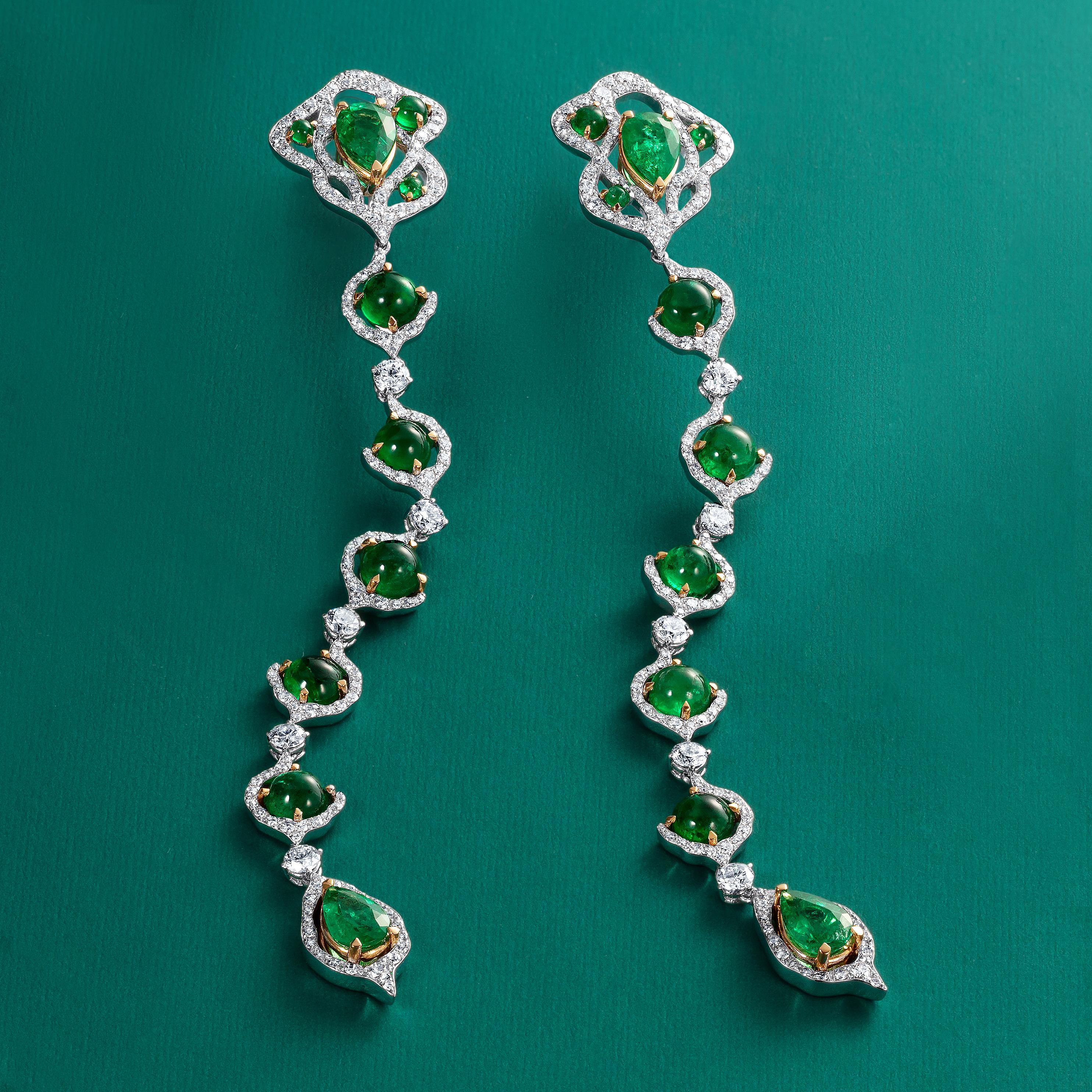 Contemporary 18 Karat White and Yellow Gold, White Diamonds and Emeralds Stiletto Earrings For Sale