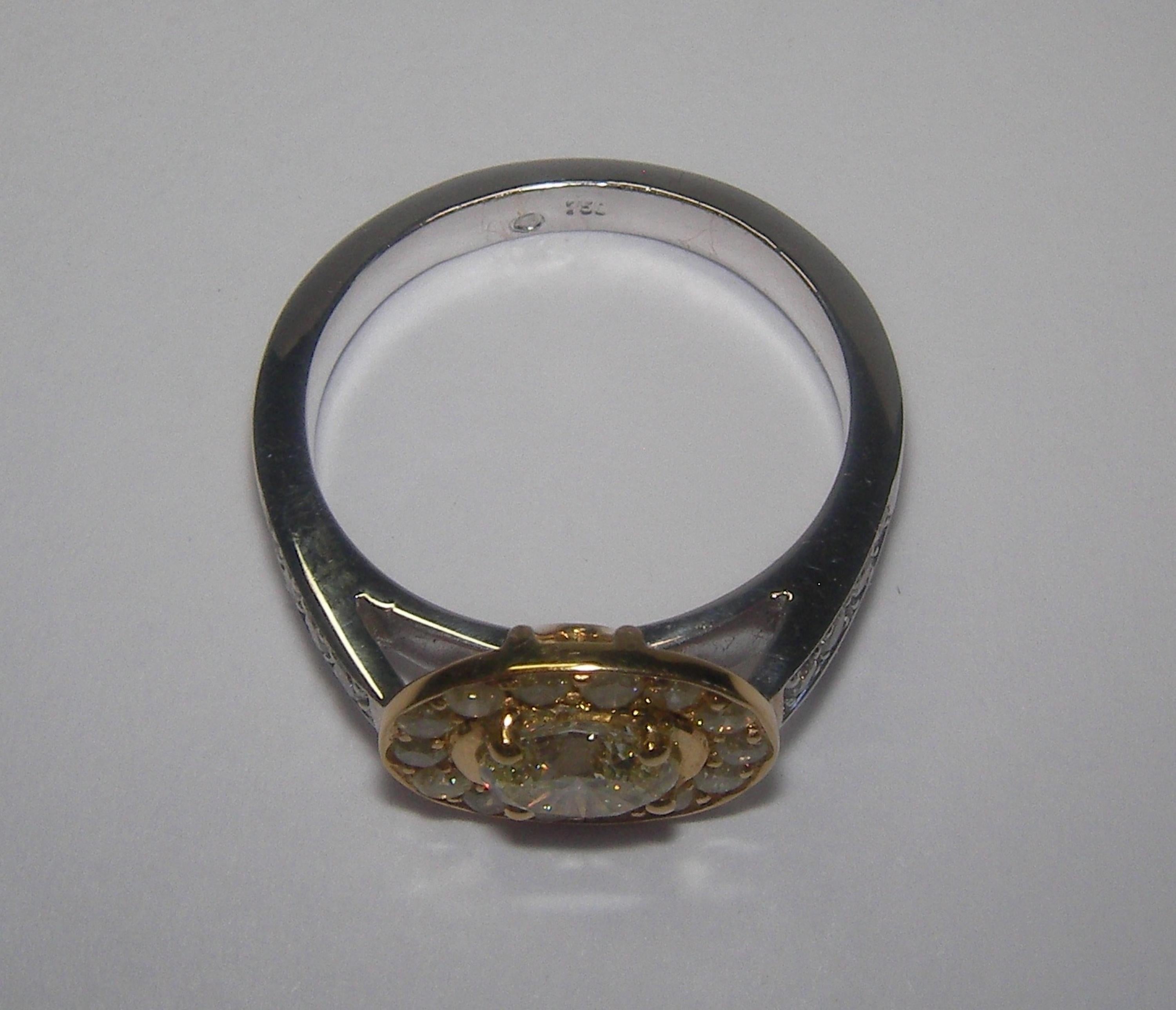 18 Karat White and Yellow Gold Diamond Cocktail Ring For Sale 1