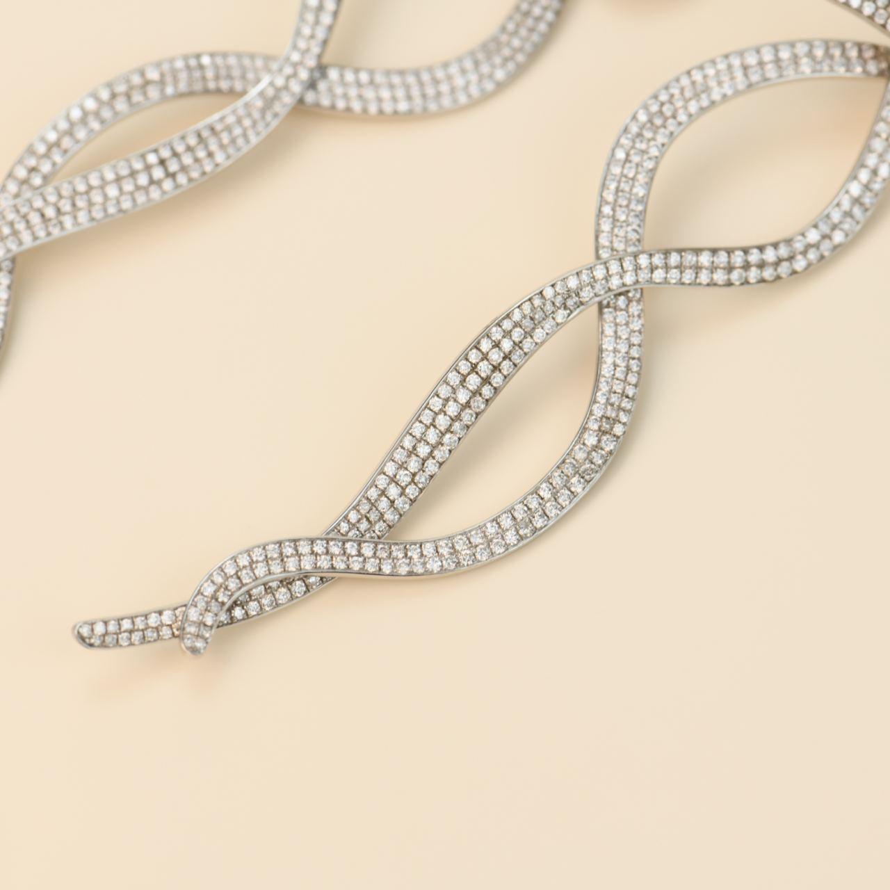 18 Karat Weiße Diamant-Perlen-Ohrringe mit Schleife im Angebot 7