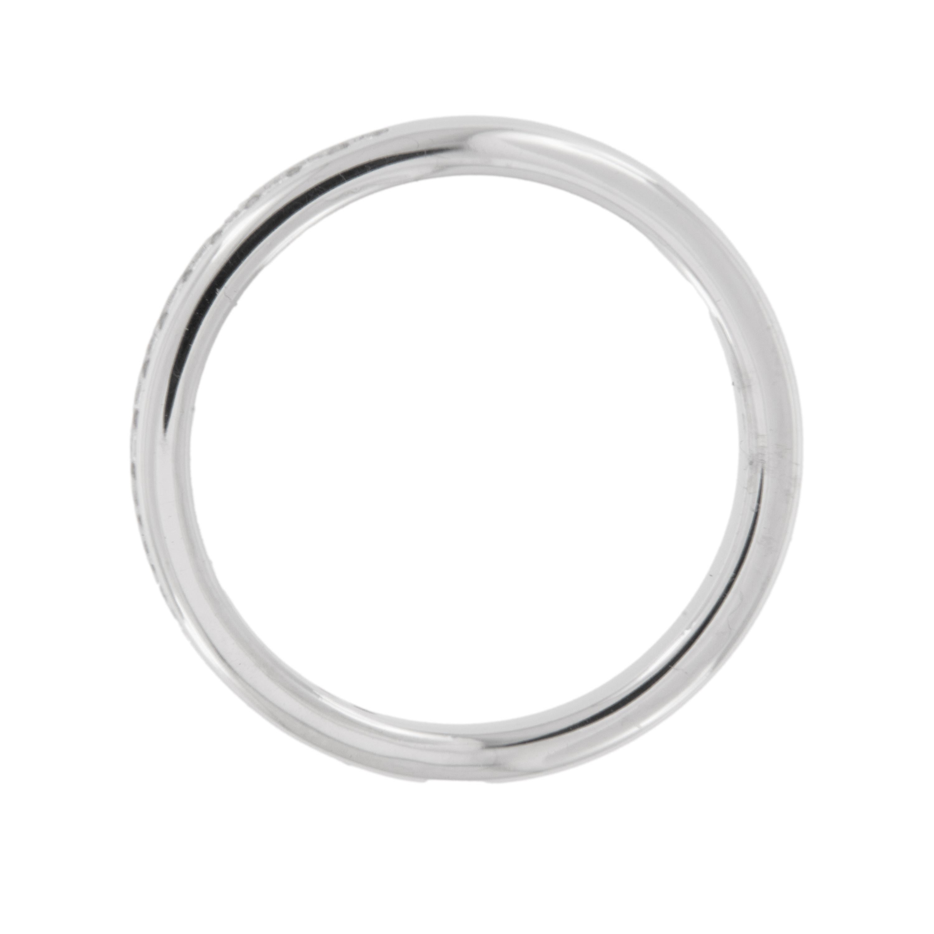 Contemporaneo Anello a fascia in oro bianco 18 carati con diamanti VS, F-G incastonati a canale da 0,17 cttw in vendita