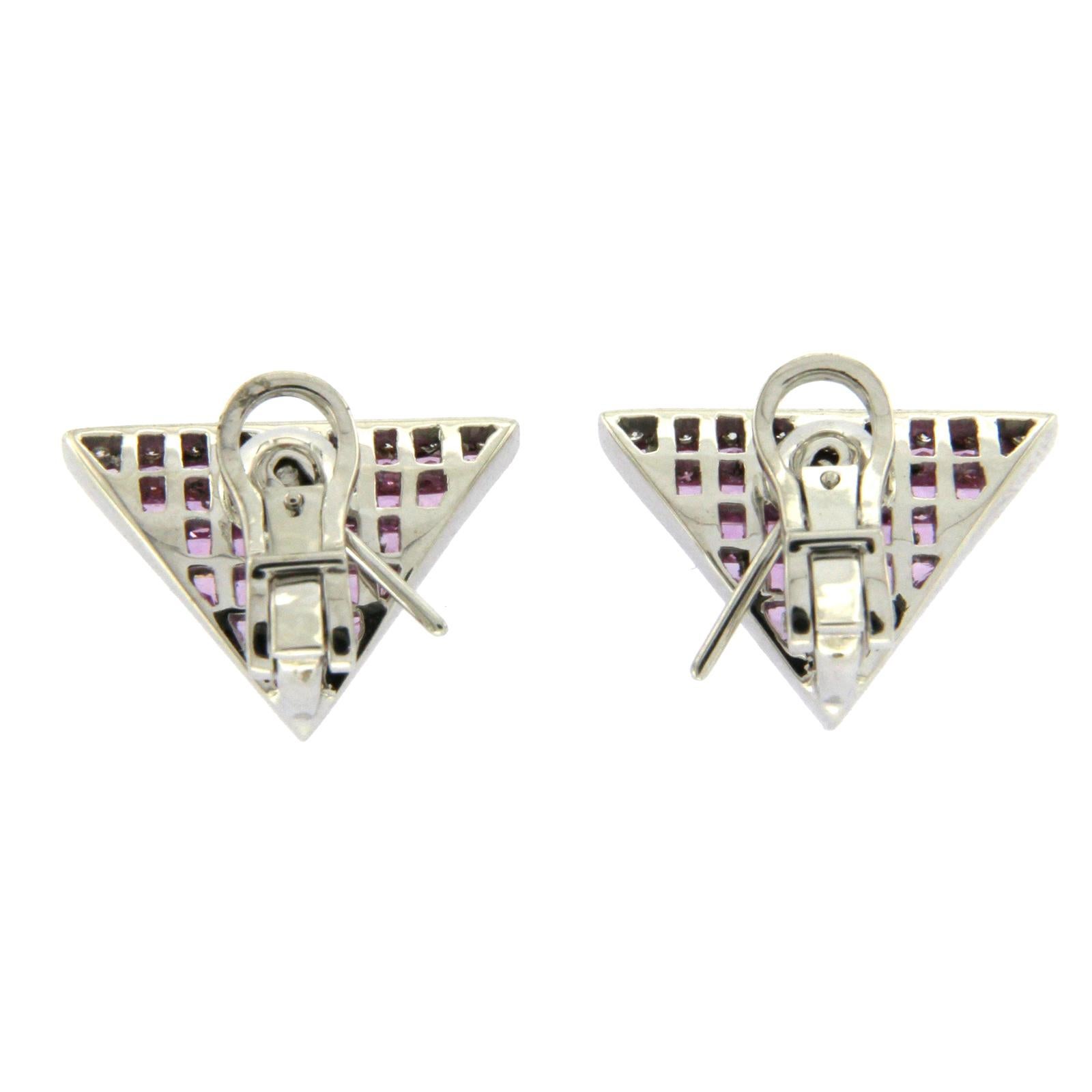 Tipo de pendientes Pendientes
Altura:13 mm
Anchura:18,5 mm
Metal: Oro blanco
Pureza del metal: 18 quilates
Sellos: 18K
Peso total: 7.1 gramos
Tipo de Piedra: 0,18 qt Diamantes VS2 G-F 5,80 qt Zafiro rosa natural
Estado: Nuevo
Número de inventario: