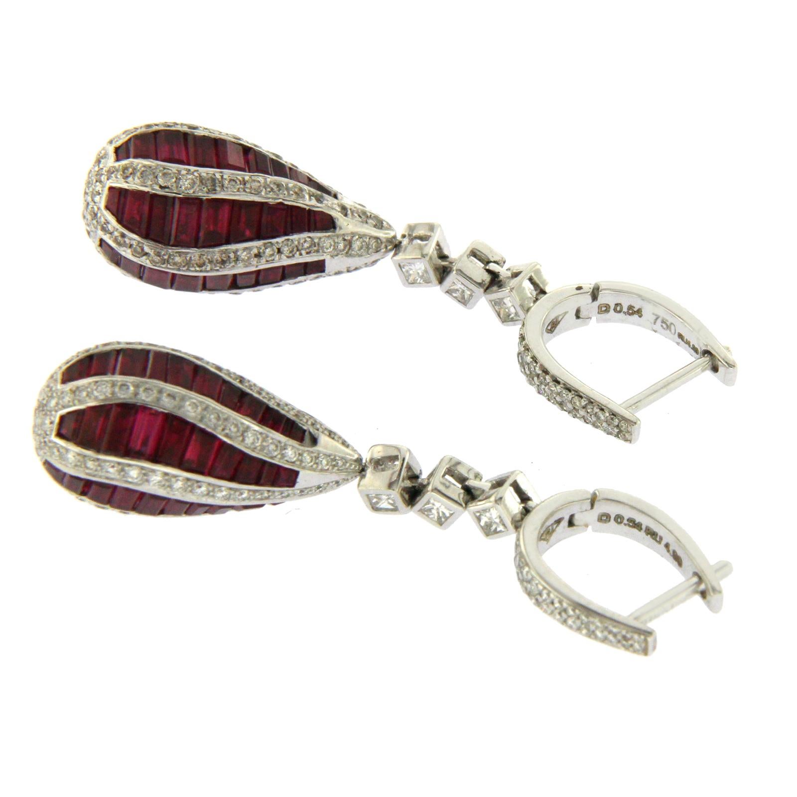 18 Karat White Gold 0.21 Carat Diamonds and 7.98 Carat Ruby Dangle Earrings In Excellent Condition For Sale In Los Angeles, CA