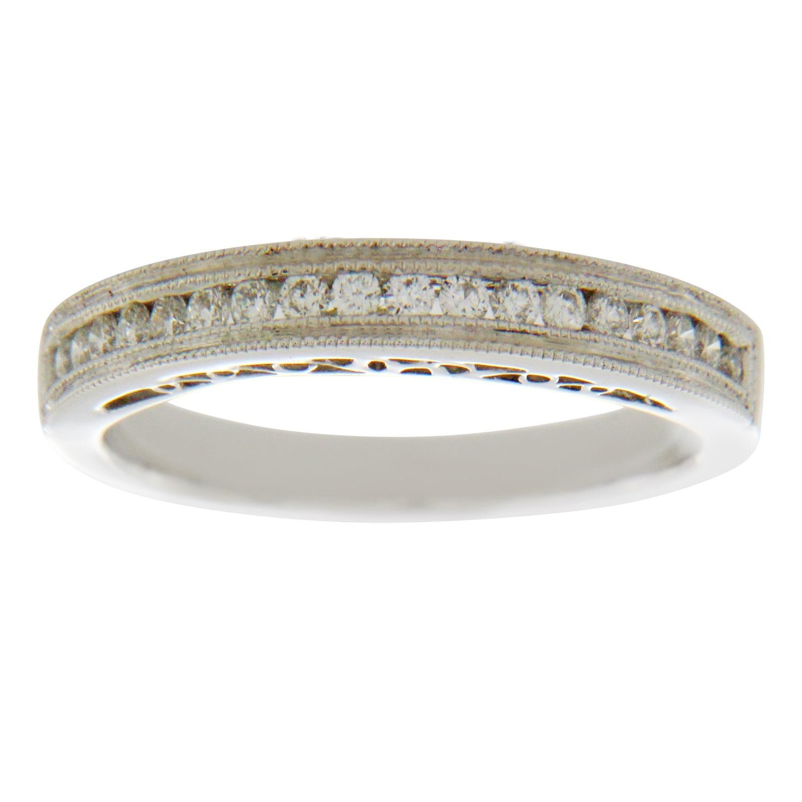 18 Karat White Gold 0.26 Carat Round Diamonds Wedding Band Ring In New Condition For Sale In Los Angeles, CA