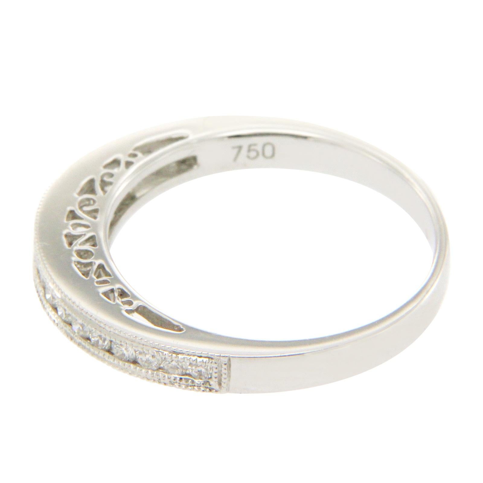 18 Karat White Gold 0.26 Carat Round Diamonds Wedding Band Ring For Sale 1