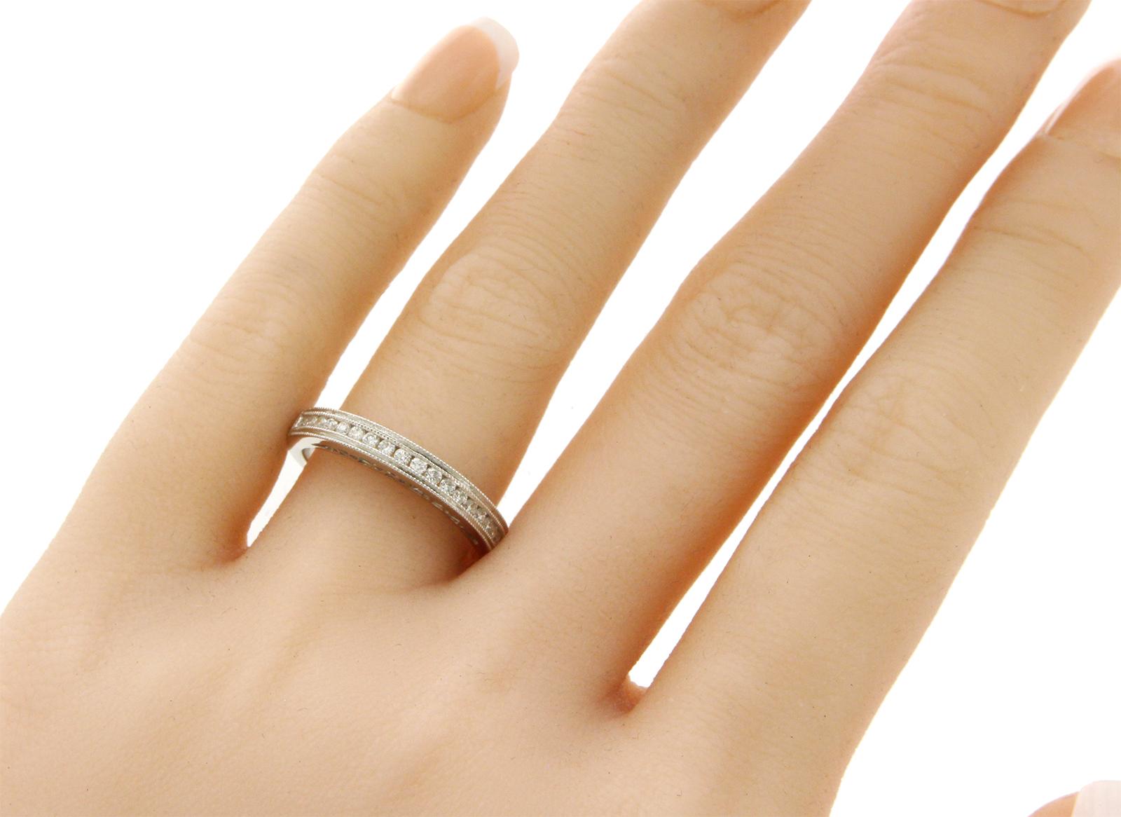 18 Karat White Gold 0.26 Carat Round Diamonds Wedding Band Ring For Sale 3