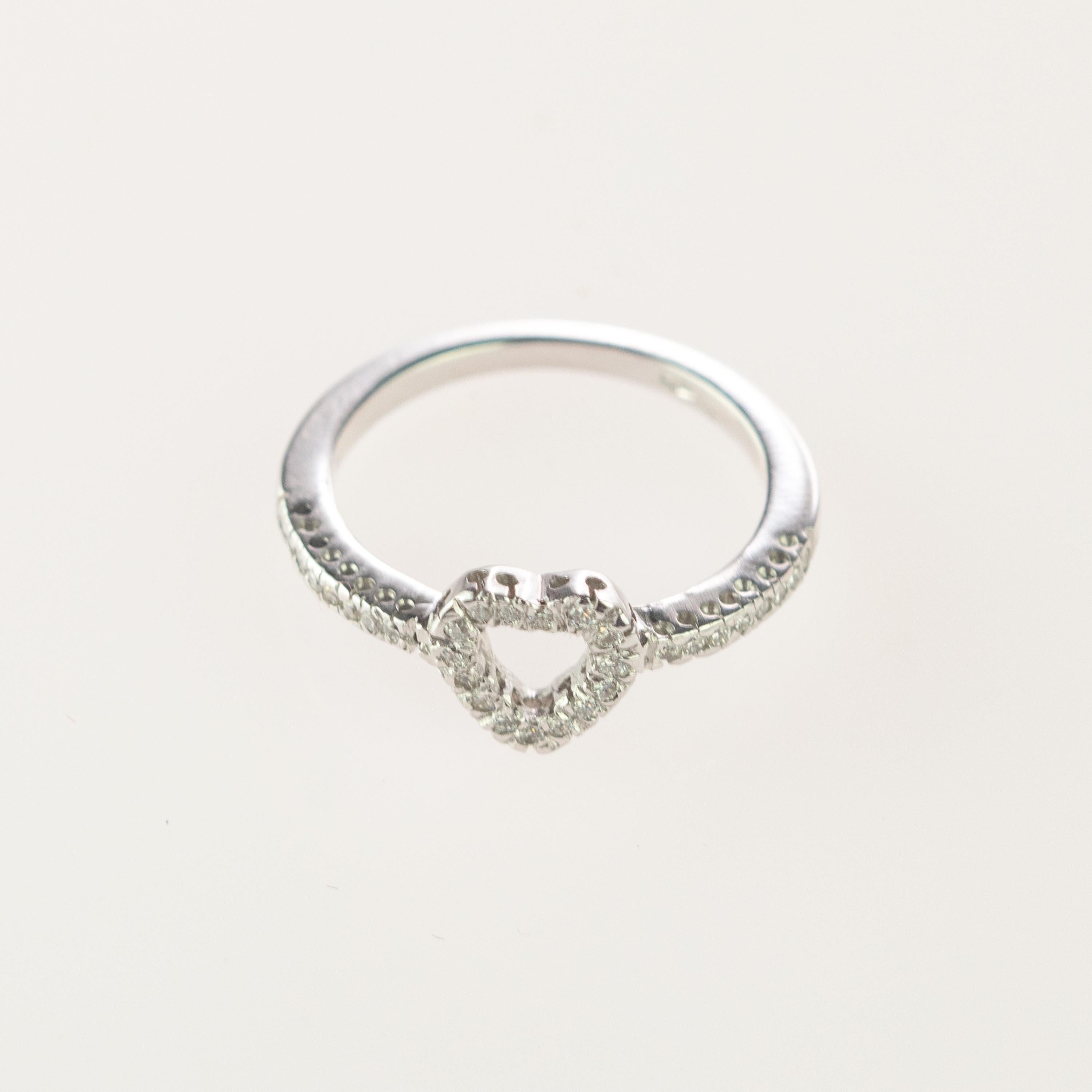 Bague à la mode de Saint-Valentin en or blanc 18 carats avec cœurs d'amour et diamants de 0,27 carat Neuf - En vente à Milano, IT