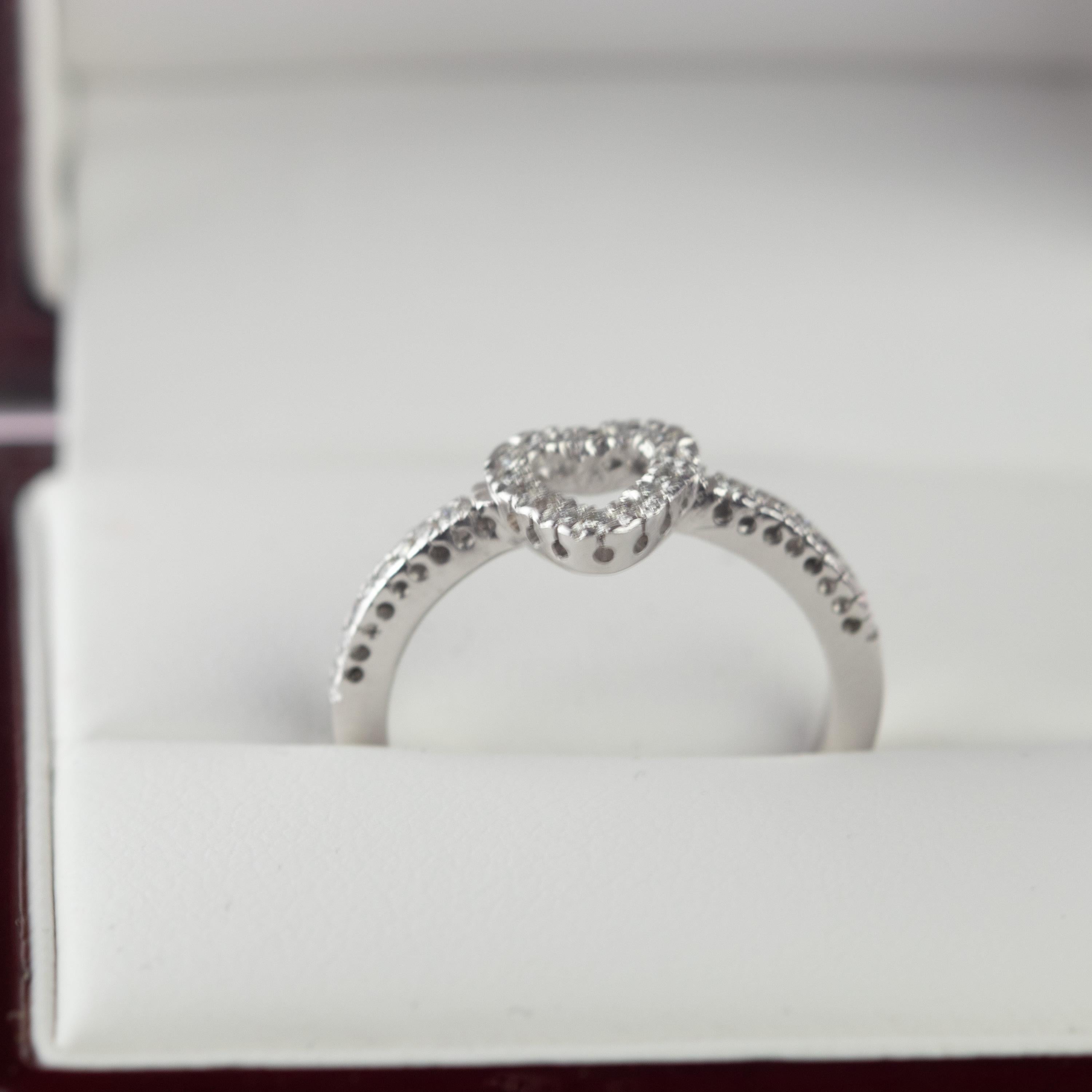 18 Karat White Gold 0.27 Carat Diamond Love Heart St Valentine Fashion Ring In New Condition For Sale In Milano, IT
