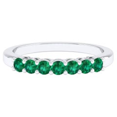 18 Karat White Gold 0.5 Carat Emerald Infinity Band Ring