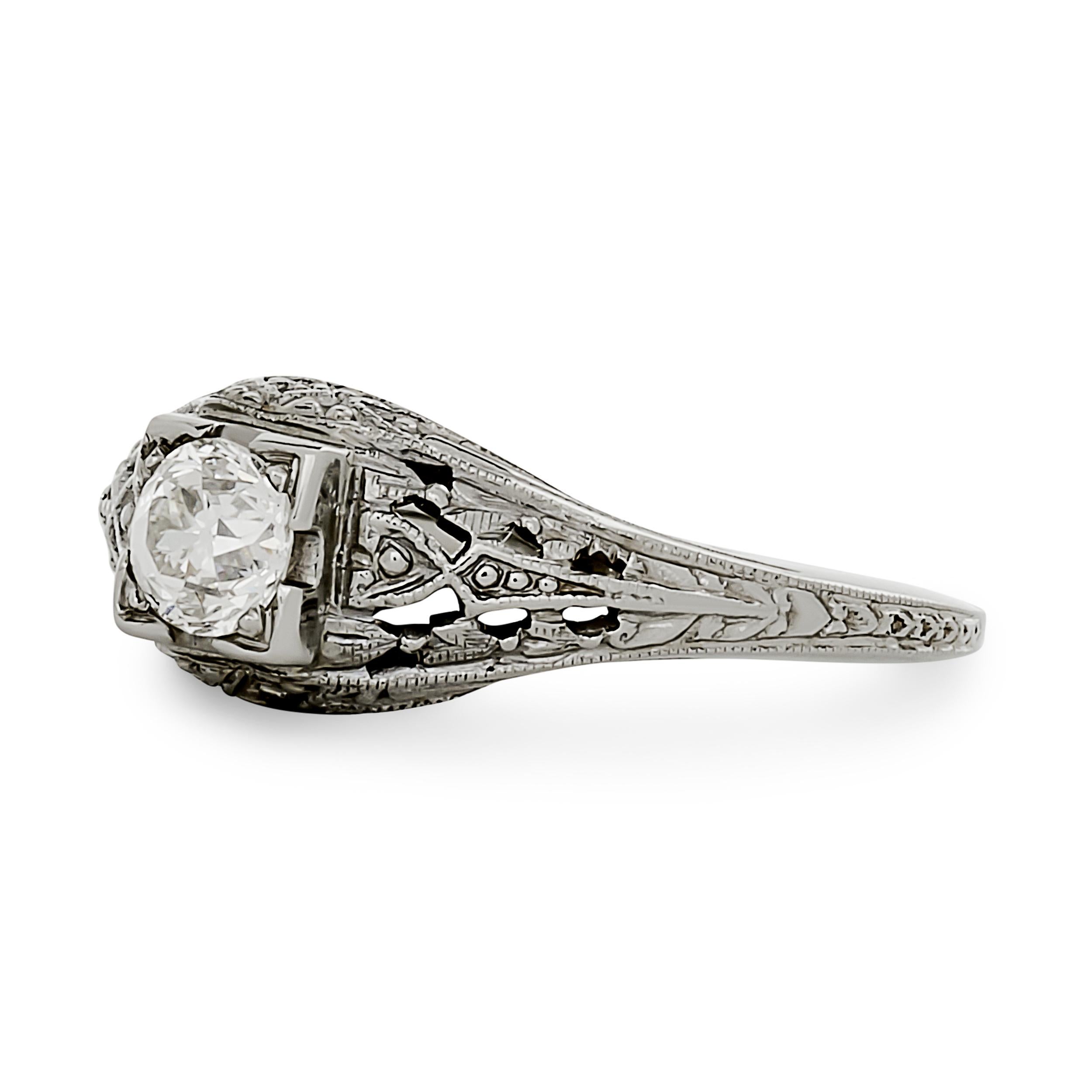 18 Karat White Gold 0.50 carat Diamond Vintage Estate Engagement Ring In Good Condition For Sale In Philadelphia, PA