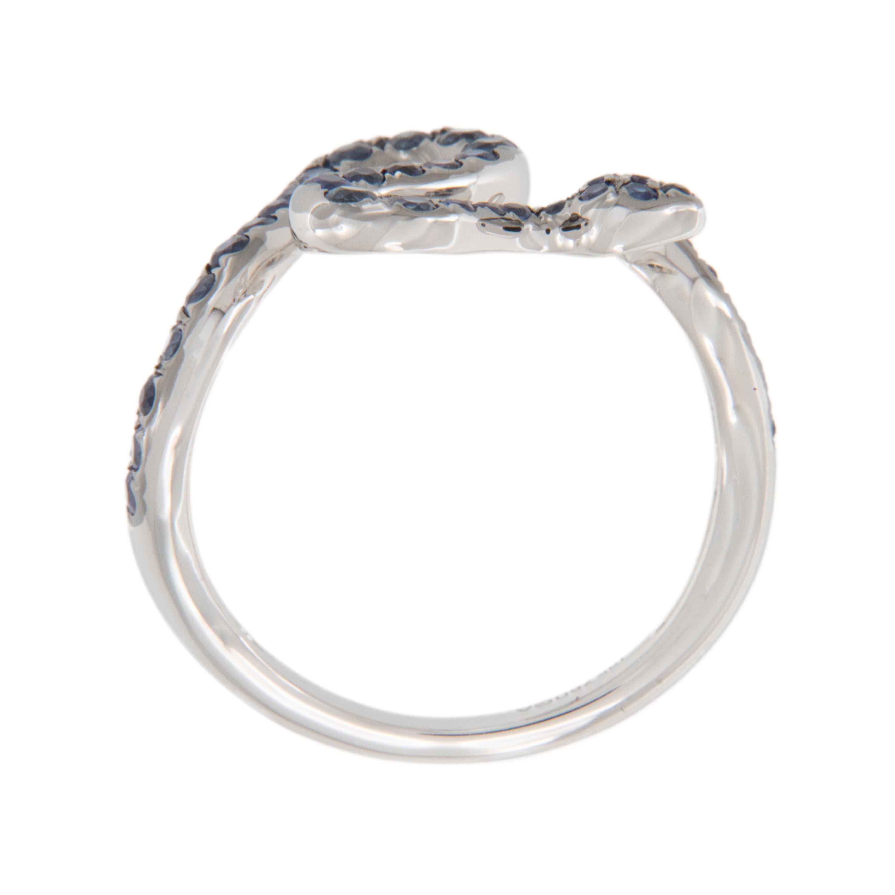18 Karat Weißgold 0,68 Karat Gesamtkarat Weißgold Blauer Saphir Schlangenring (Rundschliff) im Angebot