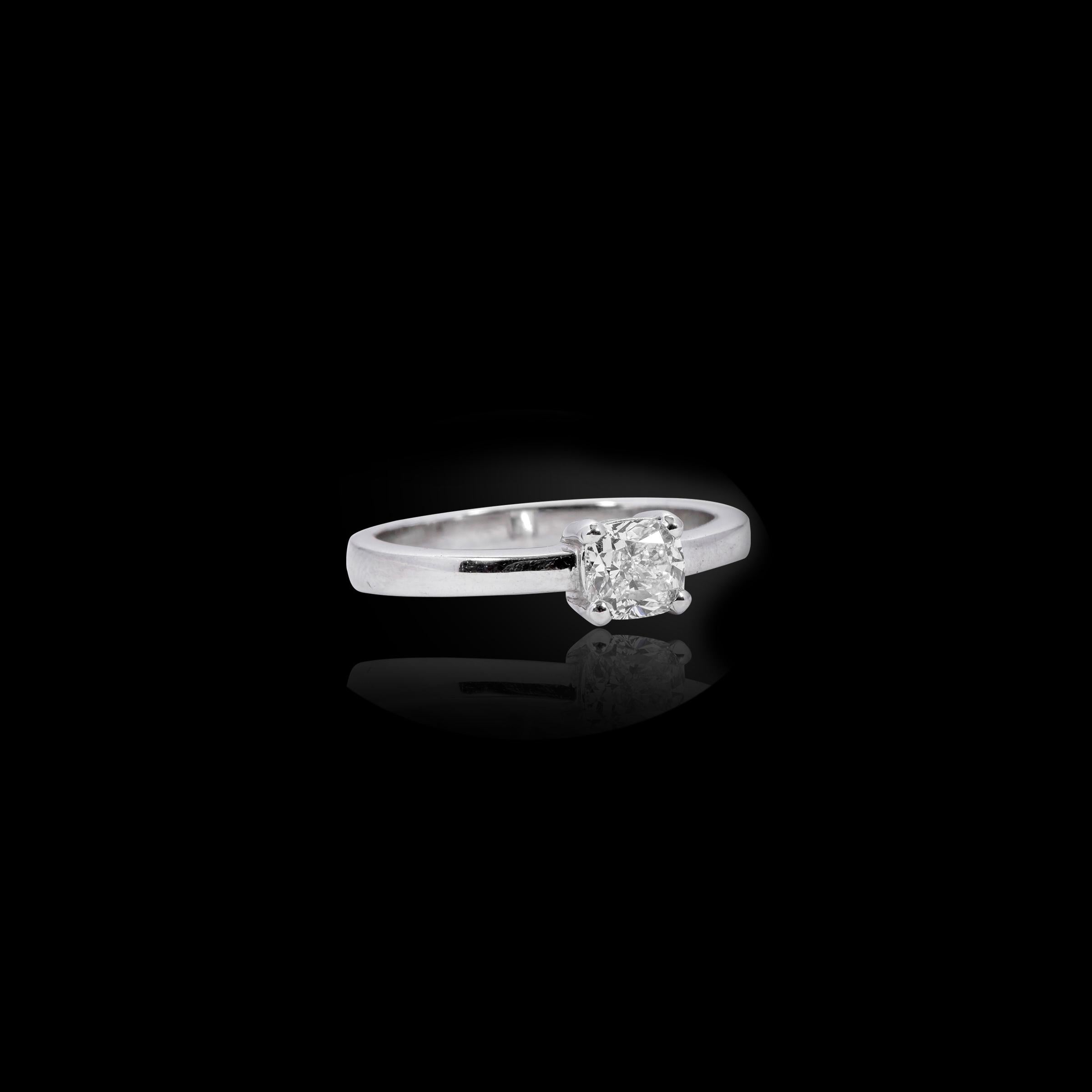 Modern 18 Karat White Gold 0.70 Carat Diamond Cushion-Cut Solitaire Engagement Ring For Sale