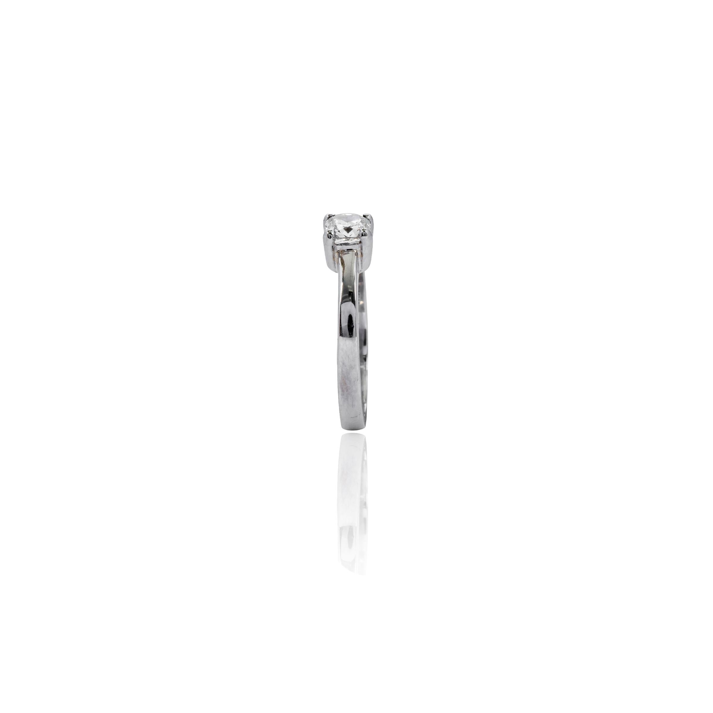 Modern 18 Karat White Gold 0.70 Carat Diamond Cushion-Cut Solitaire Engagement Ring For Sale