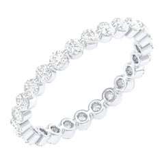 18 Karat White Gold 0.75 Carat Emerald Infinity Band Ring