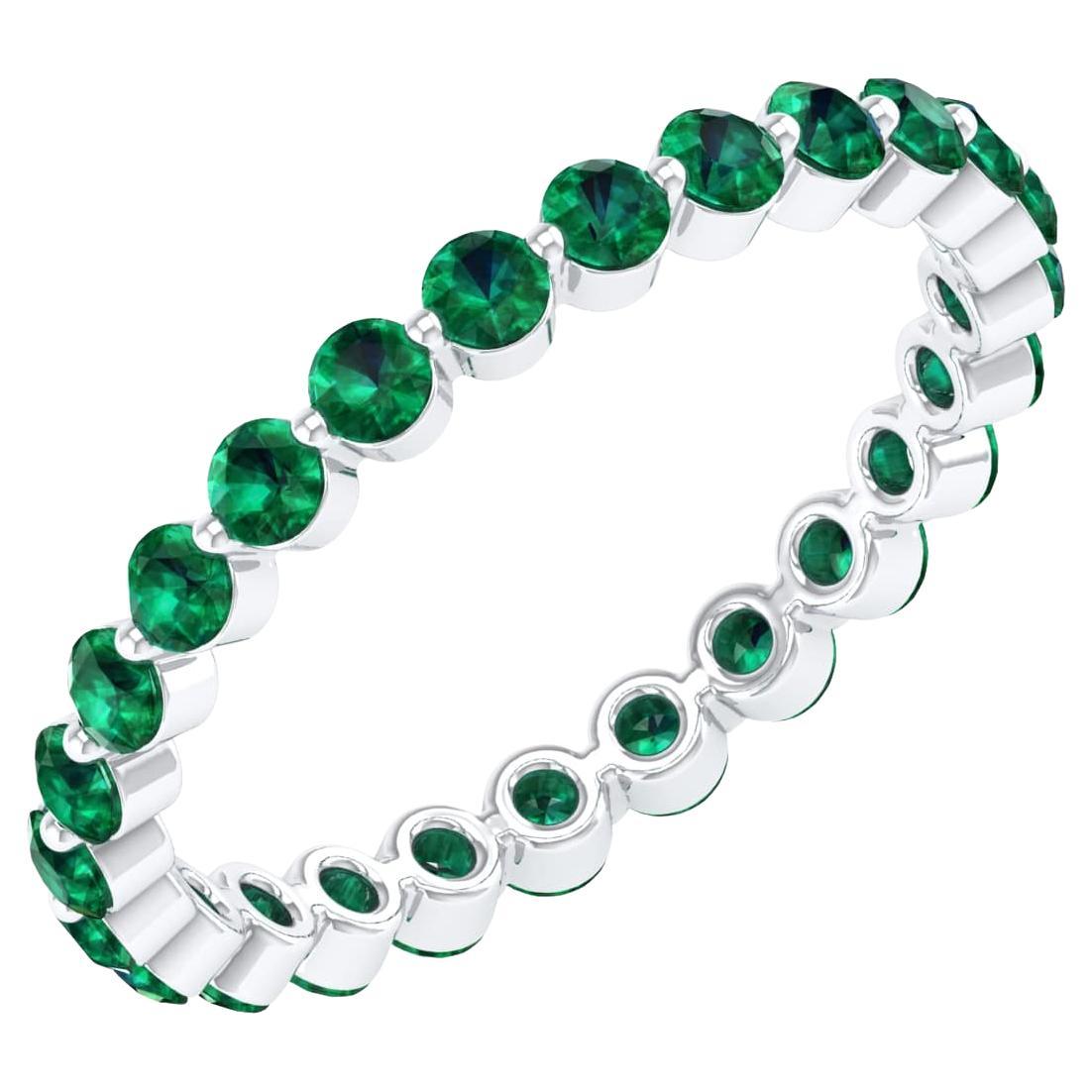 18 Karat White Gold 0.75 Carat Emerald Infinity Band Ring For Sale