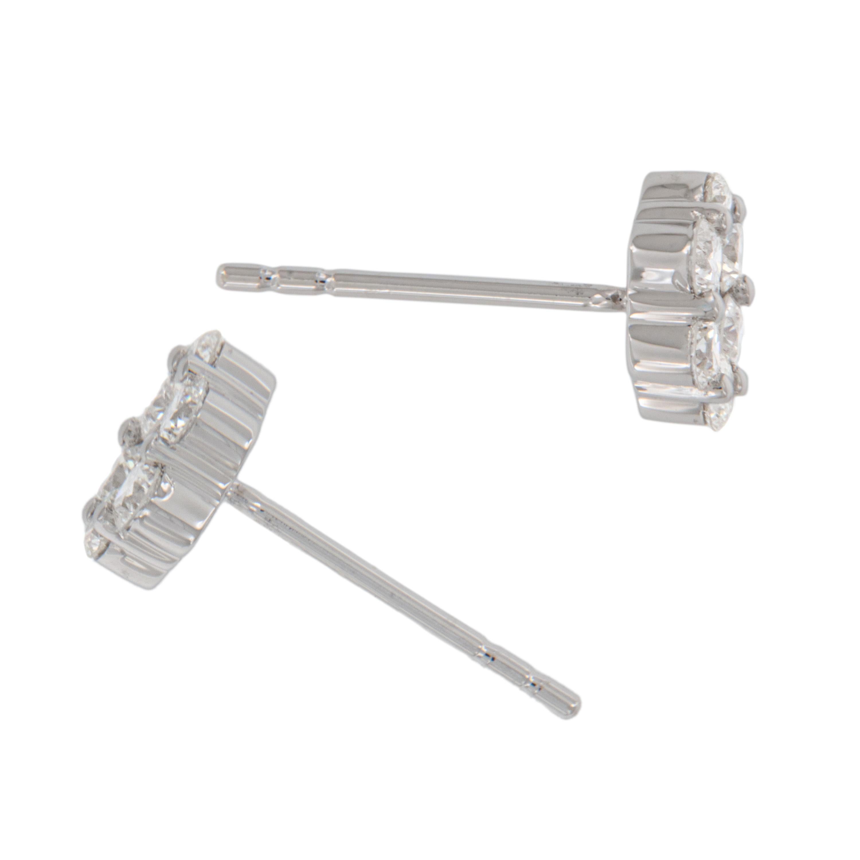 Contemporary 18 Karat White Gold 0.75 Cttw Diamond Cluster Flower Stud Earrings For Sale