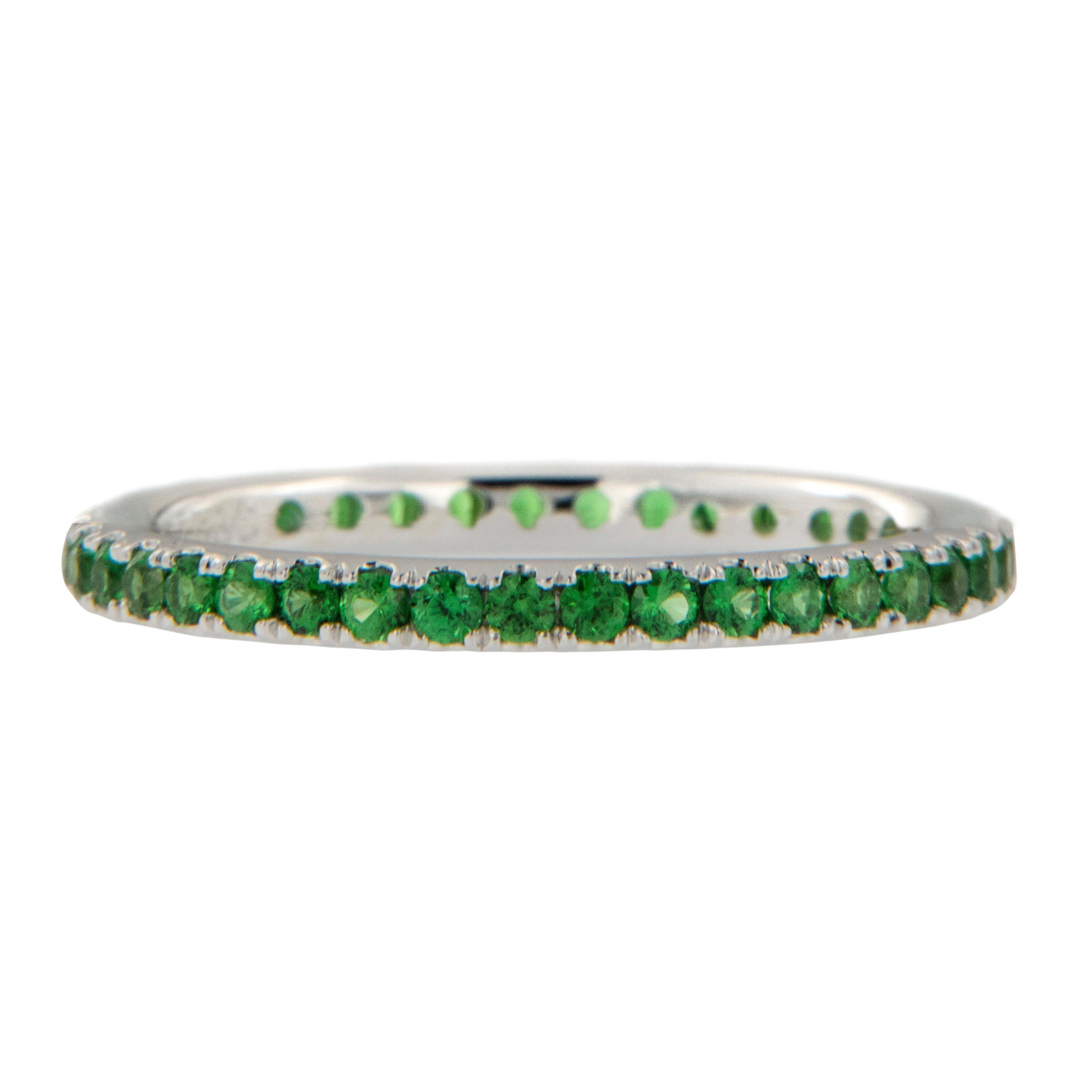 Bague à anneau d'éternité en or blanc 18 carats avec grenat et tsavorite de 0,78 carat poids total Neuf - En vente à Troy, MI