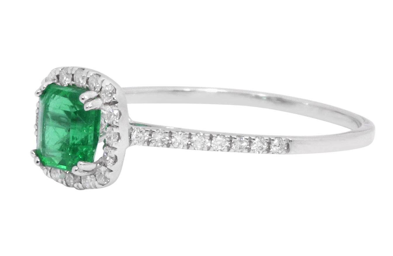 18 Karat White Gold 0.79 Carat Natural Emerald and Diamond Halo Cluster Ring

Showcasing a Cushion-Cut Natural Emerald as the centerpiece, this elegant design is embellished with Halo Diamond Cluster carefully surrounding and accentuating the