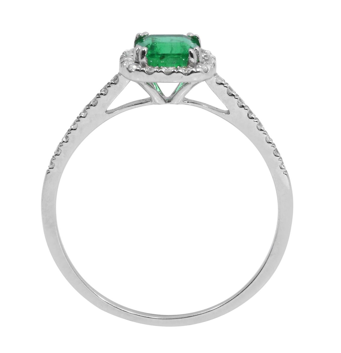 Women's 18 Karat White Gold 0.79 Carat Natural Emerald and Diamond Halo Cluster Ring For Sale